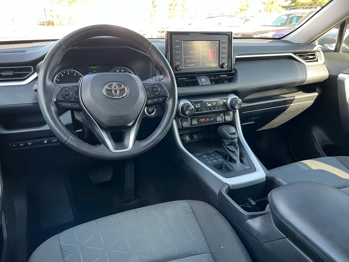 2022 Toyota RAV4 XLE - Image 11