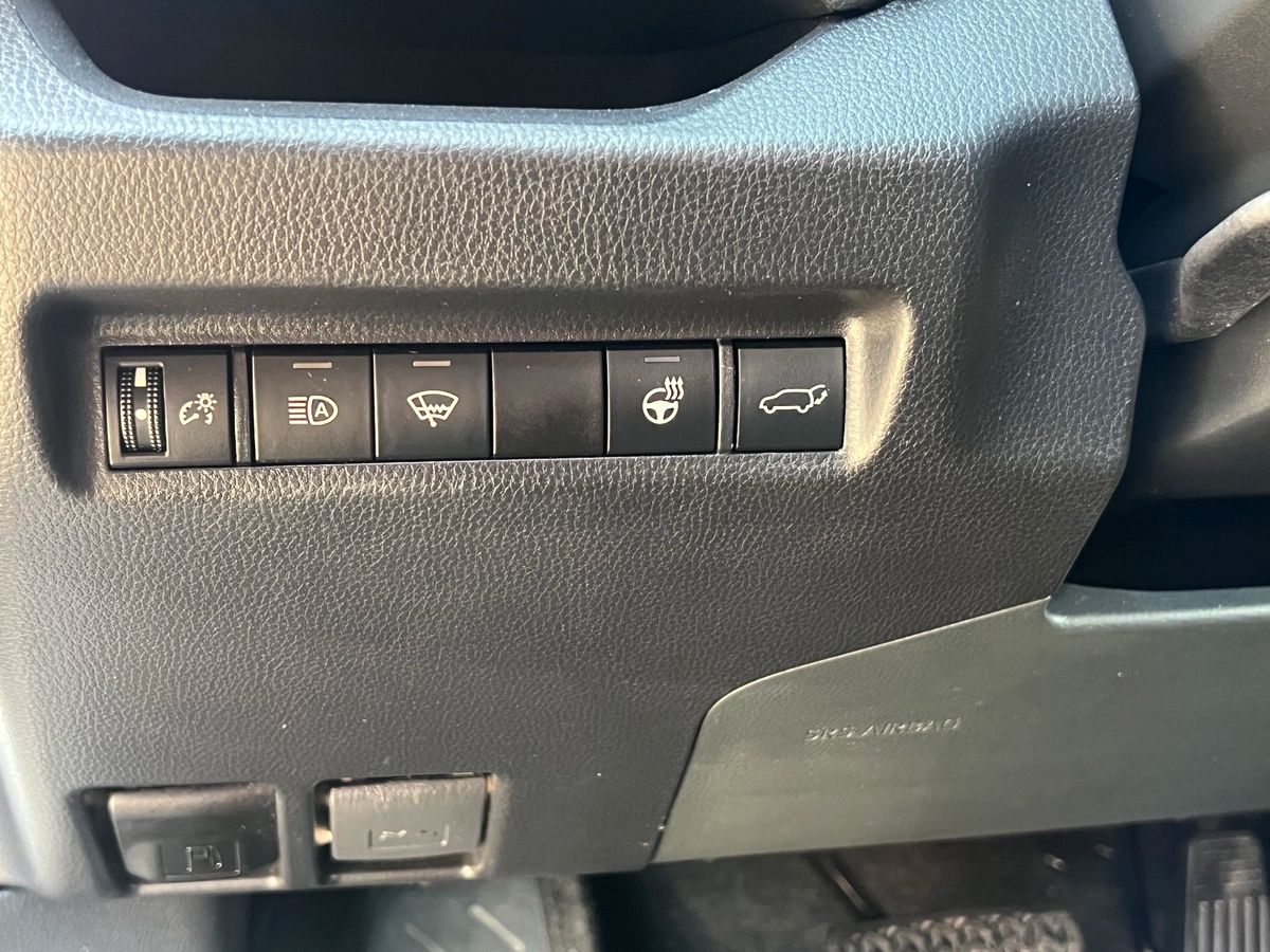 2022 Toyota RAV4 XLE - Image 17
