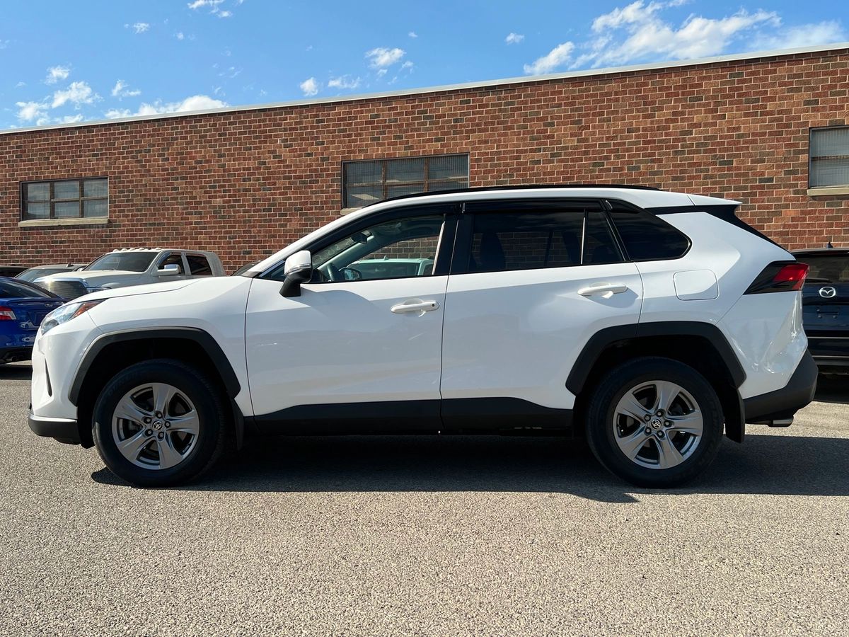2022 Toyota RAV4 XLE - Image 4