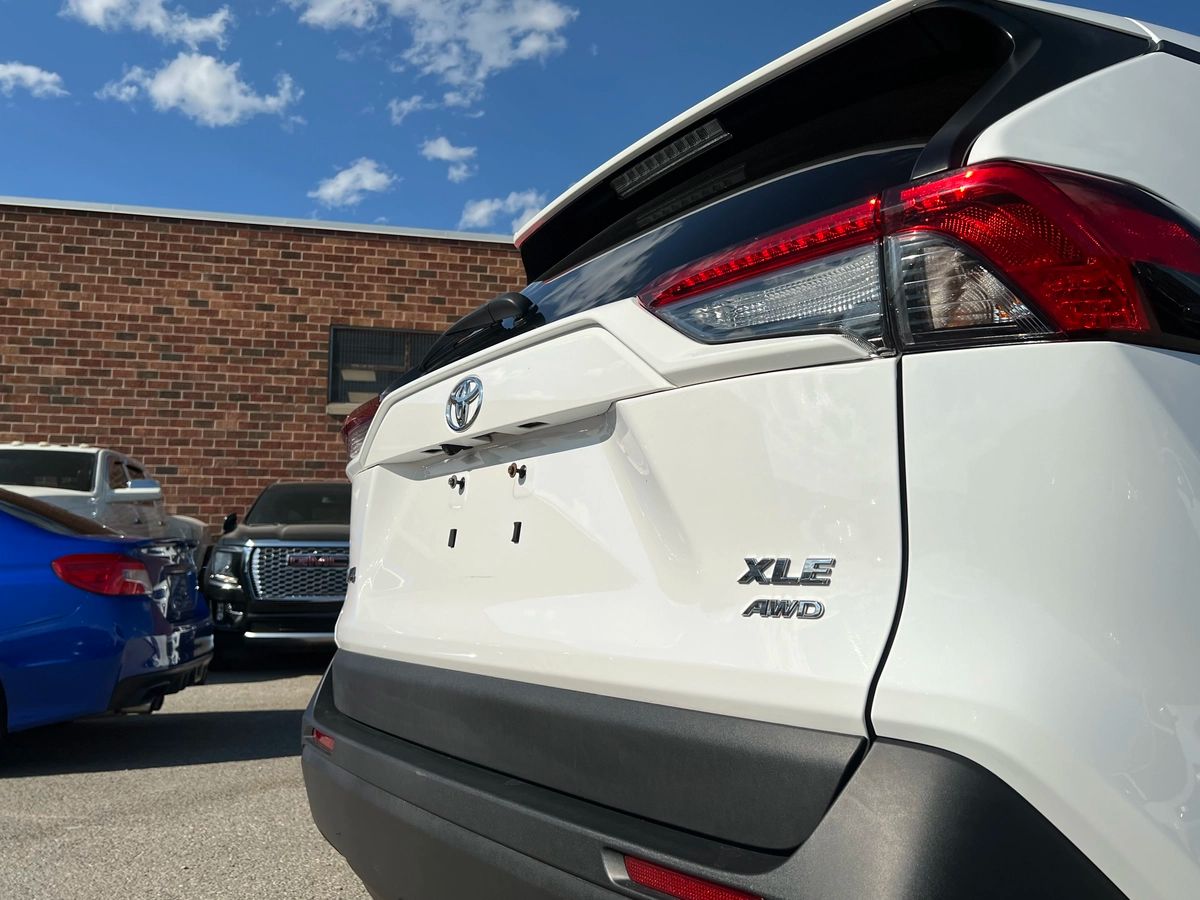 2022 Toyota RAV4 XLE - Image 10
