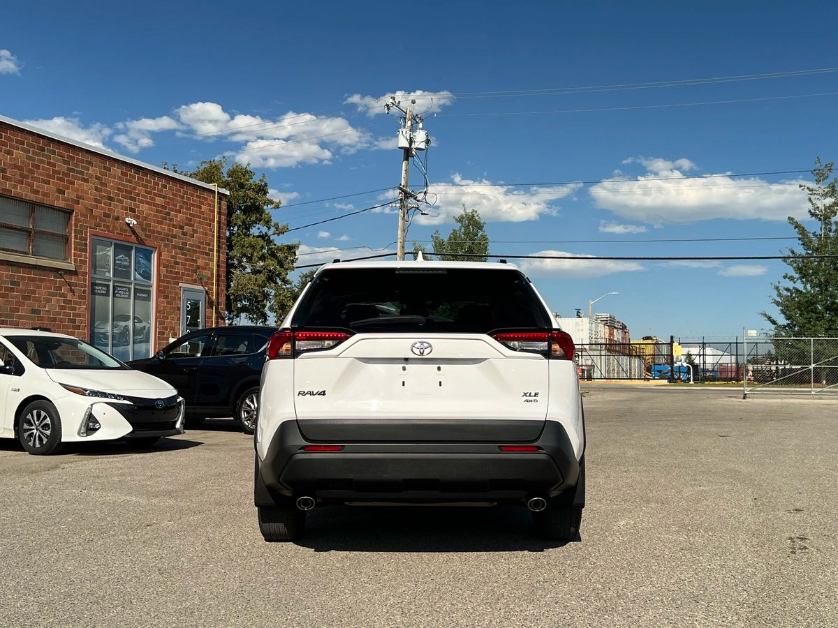 2022 Toyota RAV4 XLE - Image 6