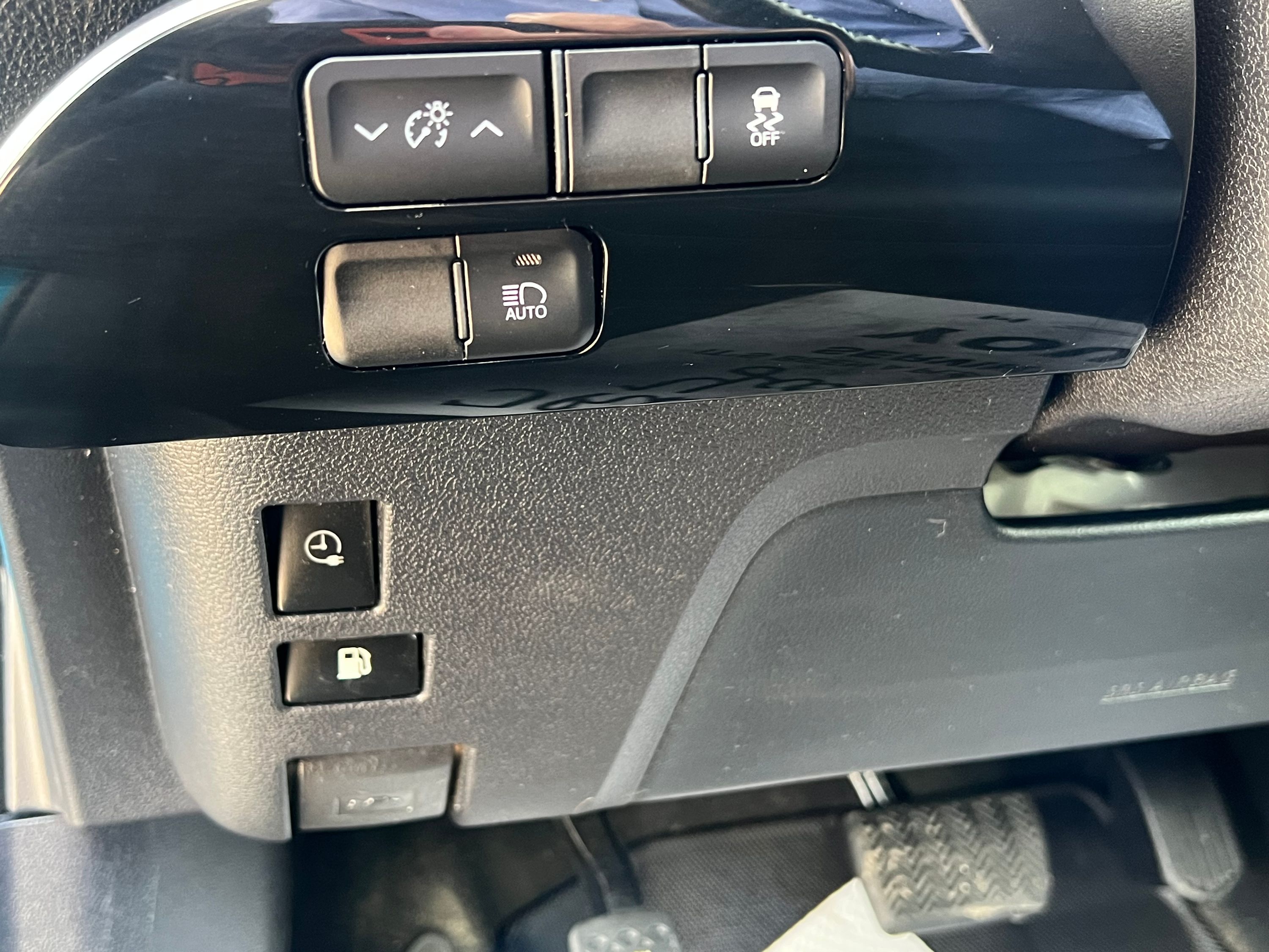 2018 Toyota Prius Prime Upgrade - Image 17