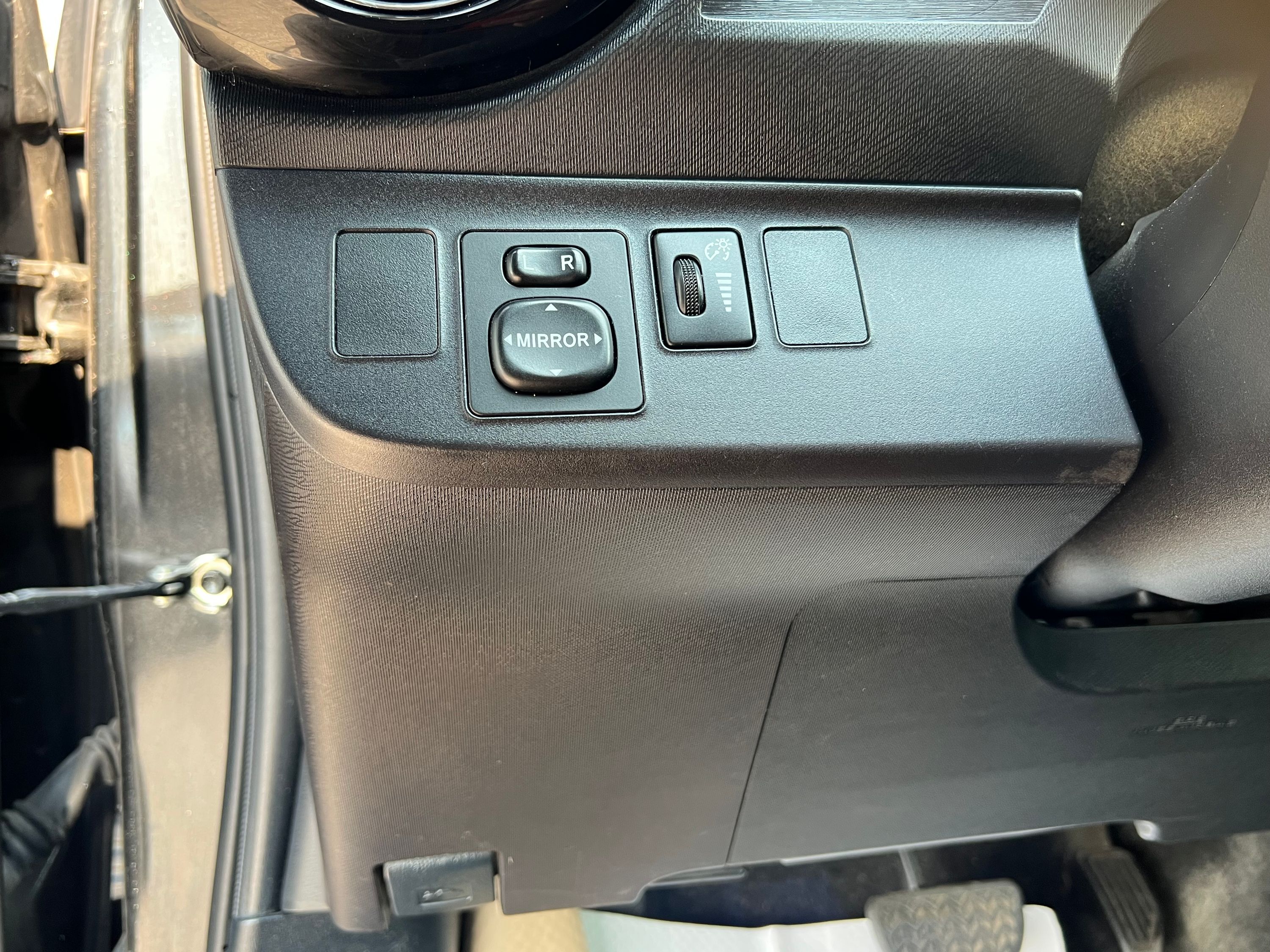 2015 Toyota Prius c Technology - Image 15