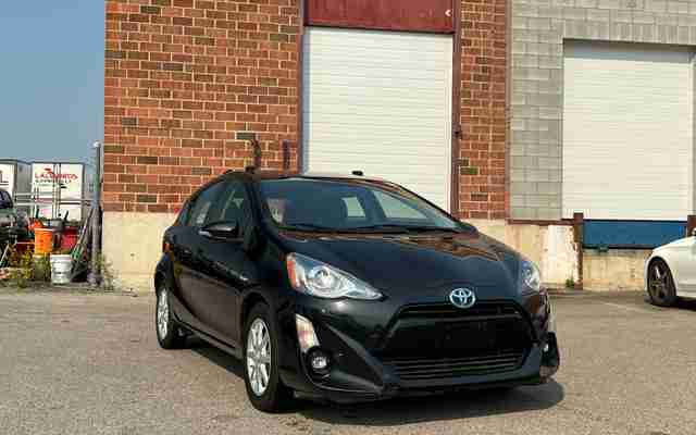 2015 Toyota Prius c Technology - Request more images