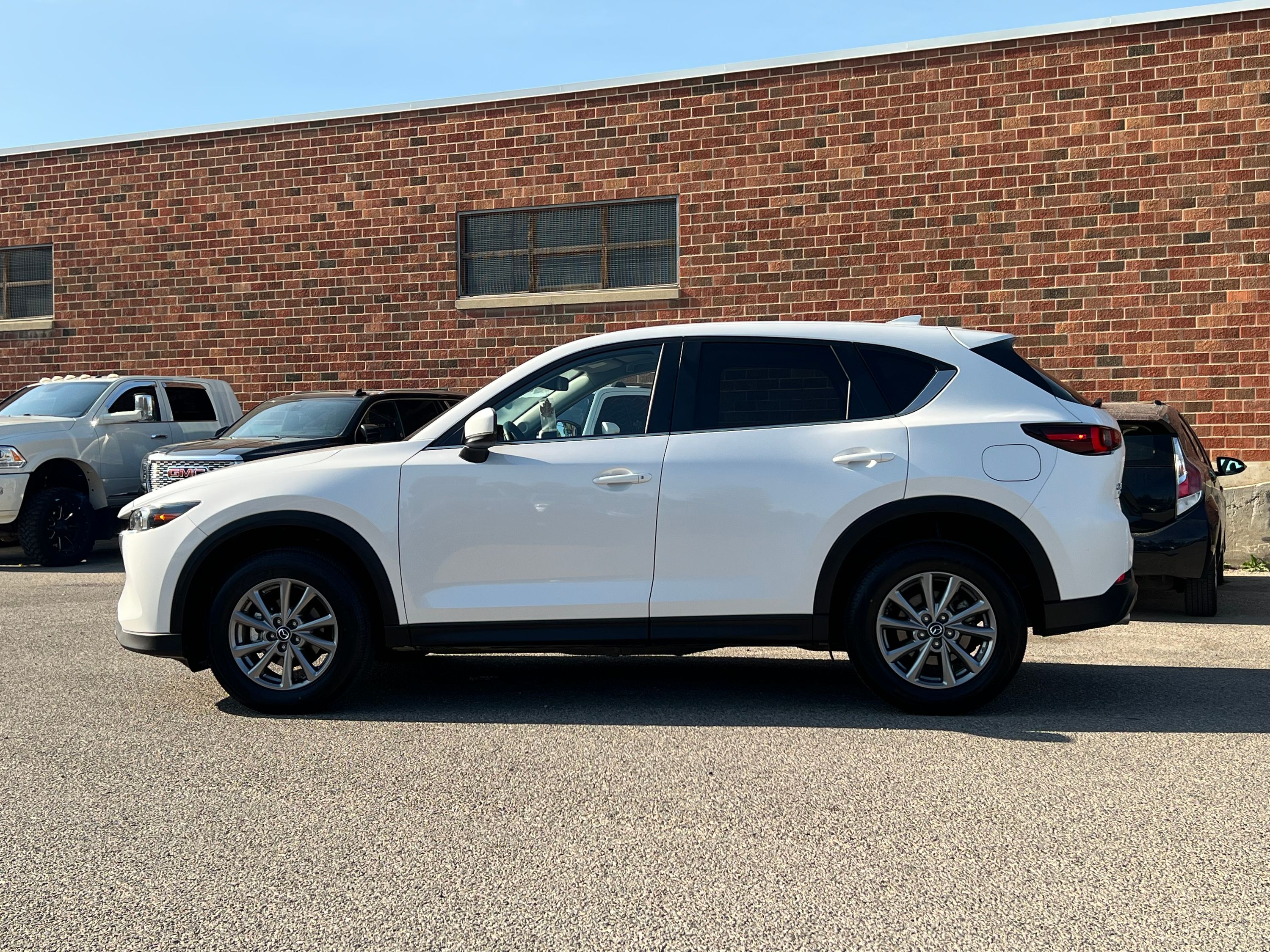 2025 Mazda CX-5 S Carbon Edition - Image 4