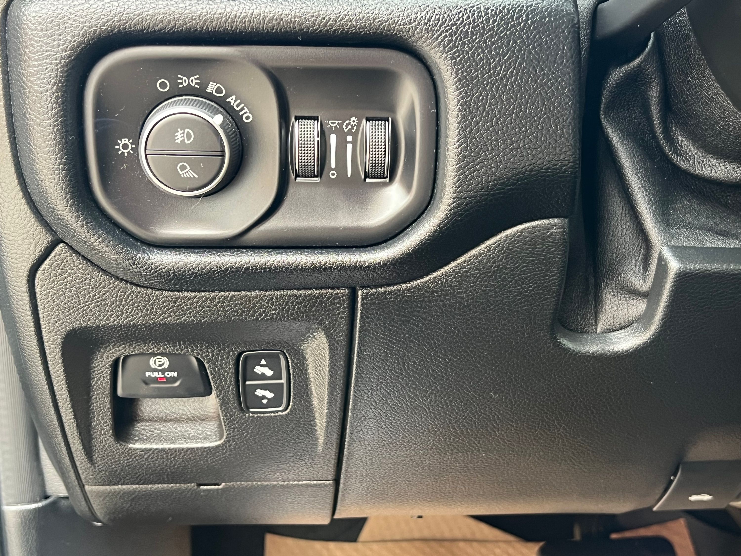 2021 RAM Ram 1500 Sport - Image 17