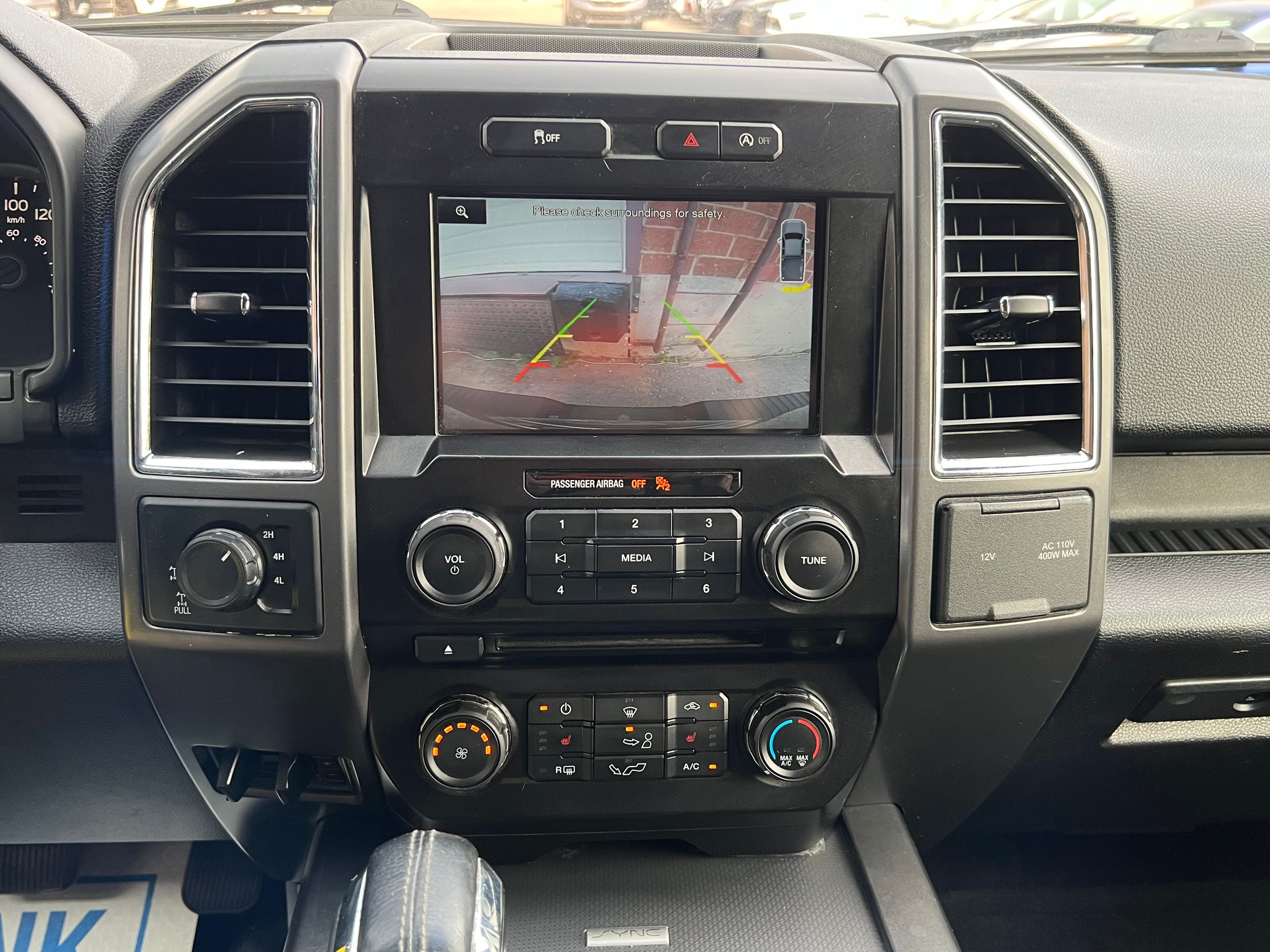 2015 Ford F-150 XLT - Image 17