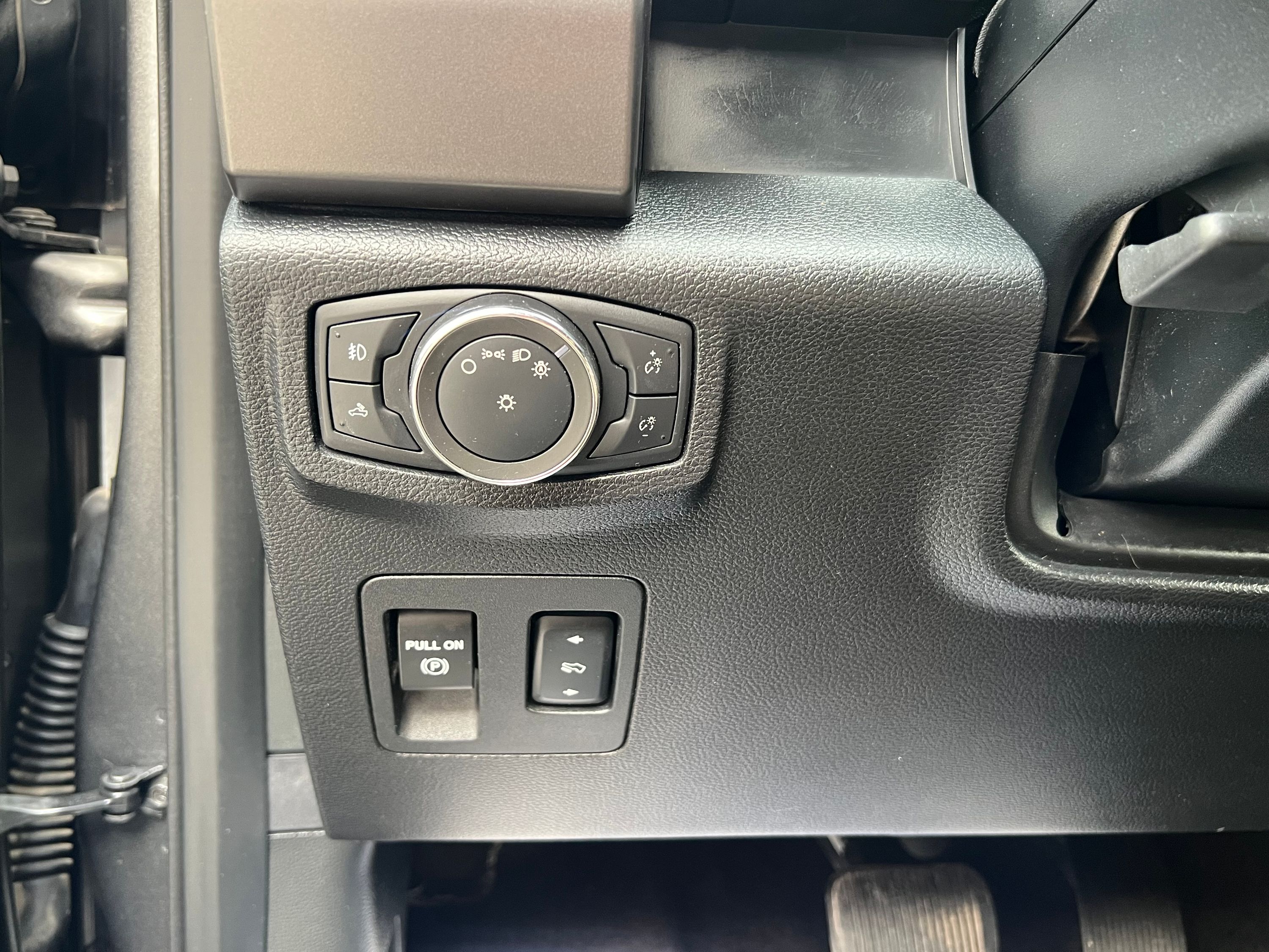2015 Ford F-150 XLT - Image 20