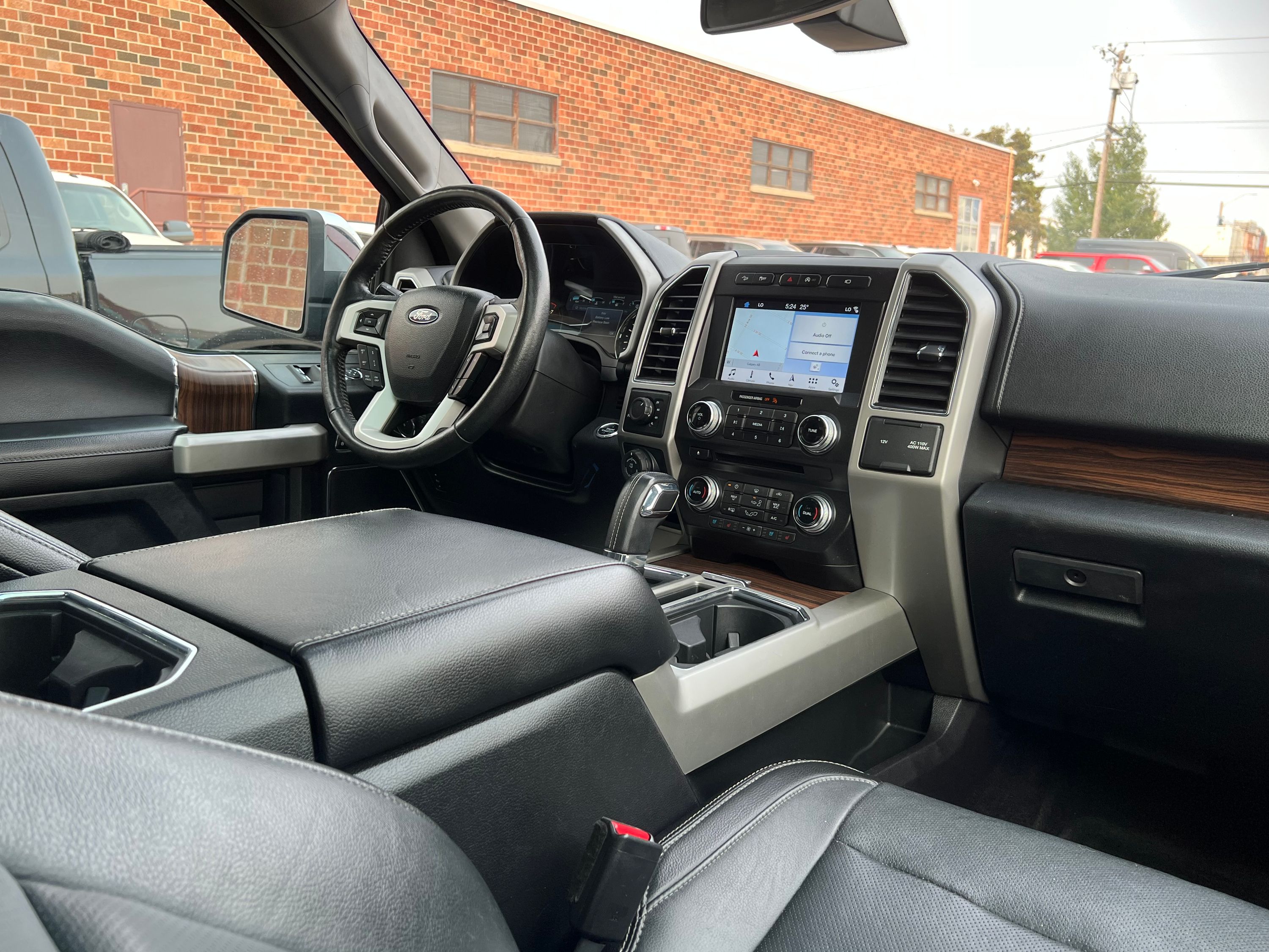 2017 Ford F-150 Lariat - Image 12