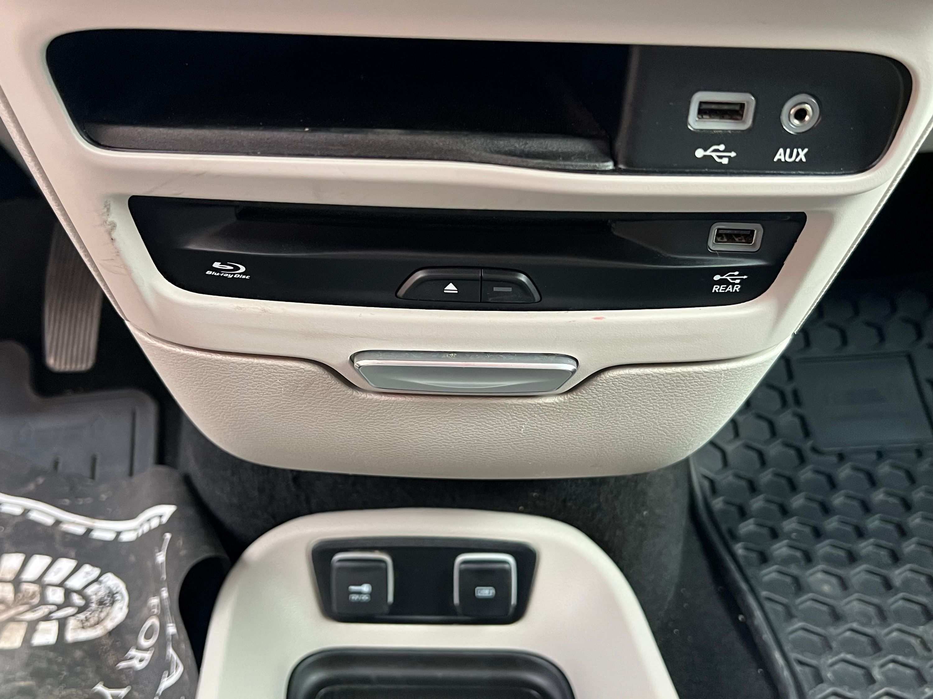 2018 Chrysler Pacifica Touring-L Plus - Image 20
