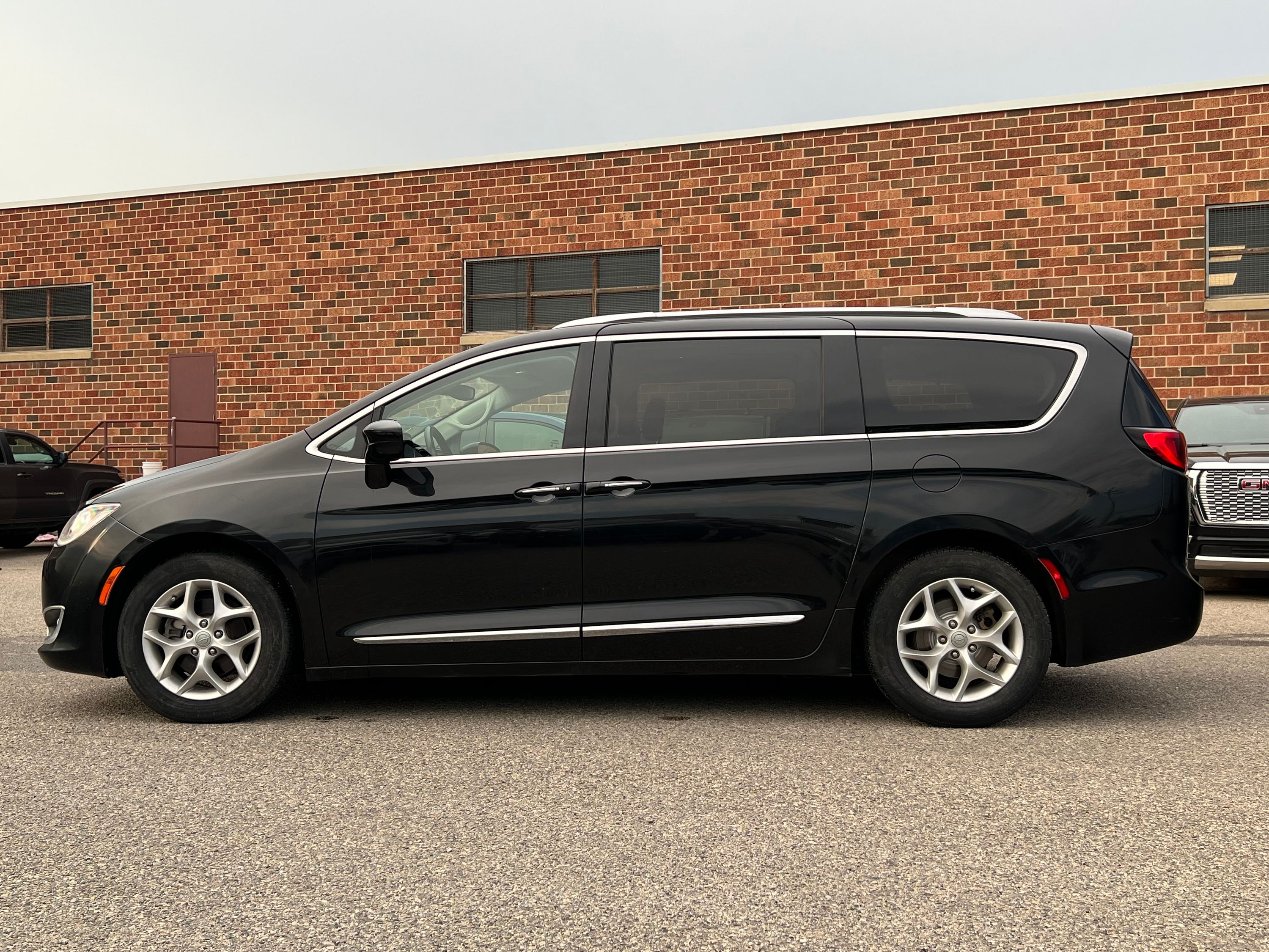 2018 Chrysler Pacifica Touring-L Plus - Image 4