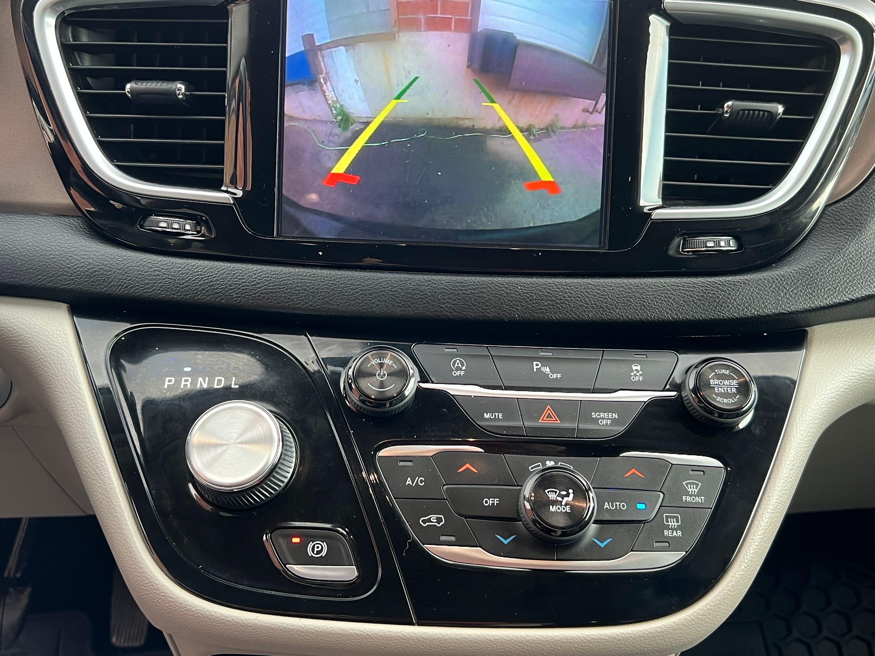 2018 Chrysler Pacifica Touring-L Plus - Image 19