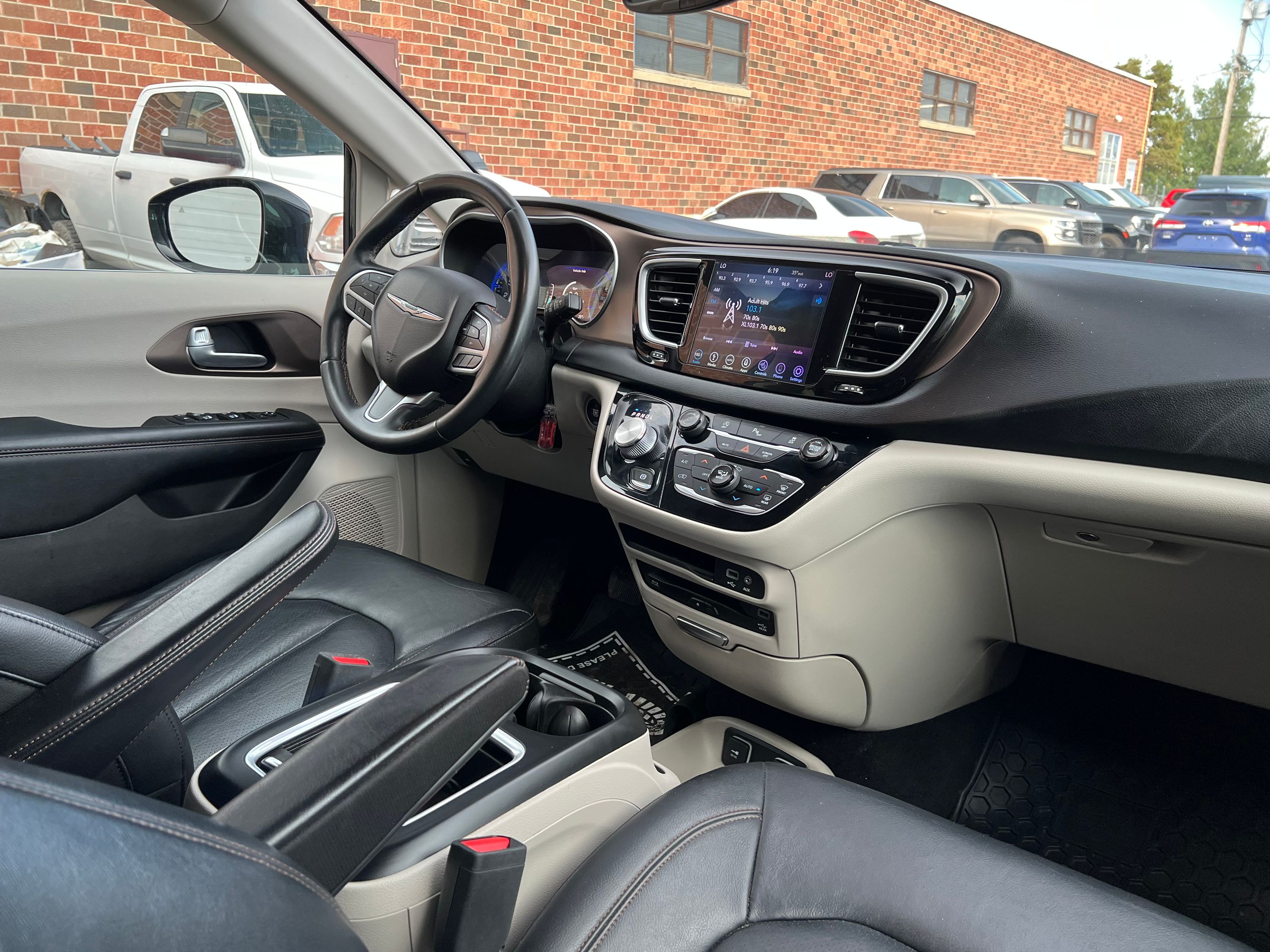 2018 Chrysler Pacifica Touring-L Plus - Image 12
