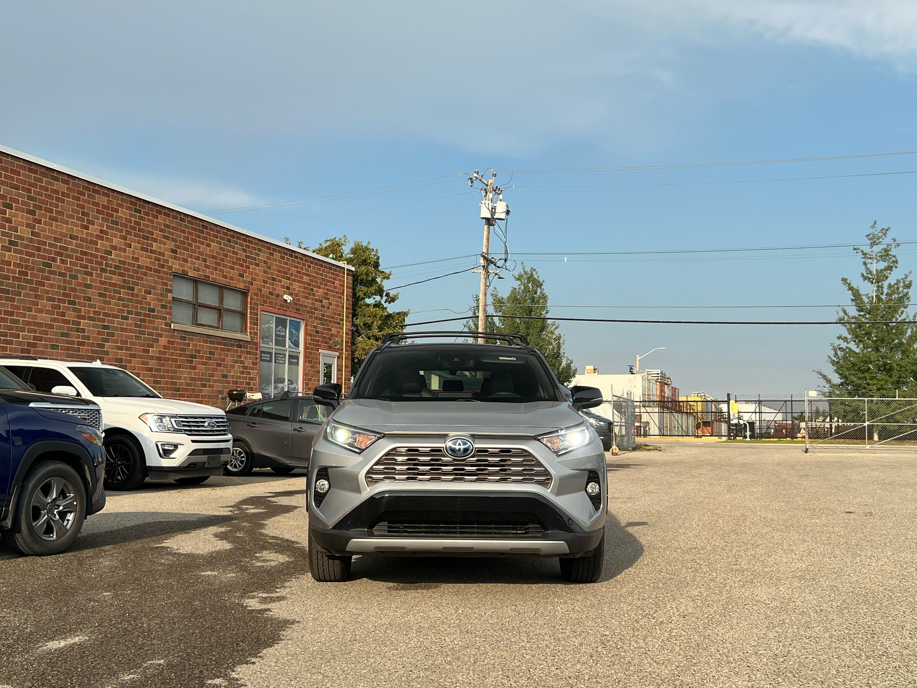 2020 Toyota RAV4 Hybrid XLE - Image 2