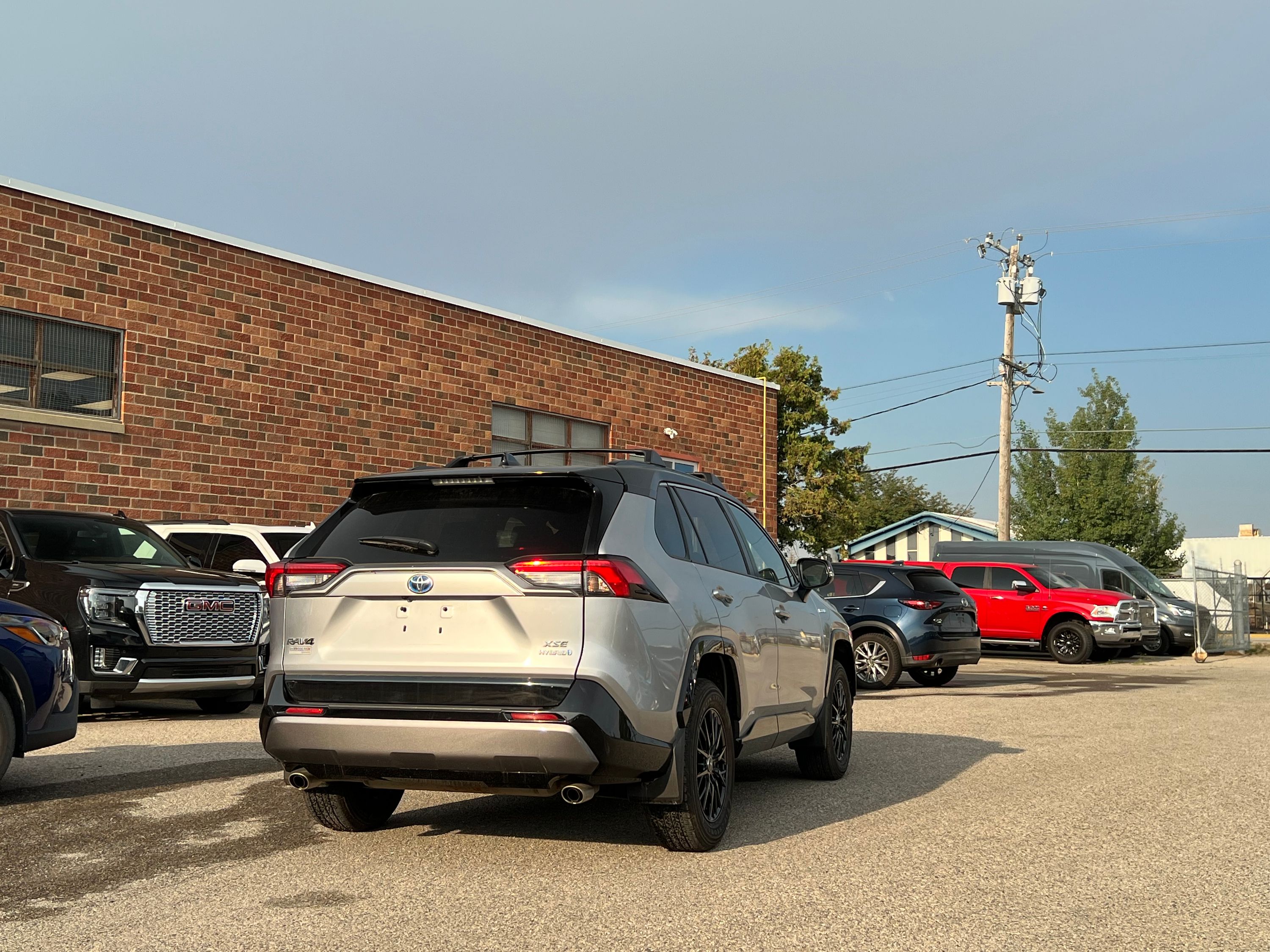 2020 Toyota RAV4 Hybrid XLE - Image 7
