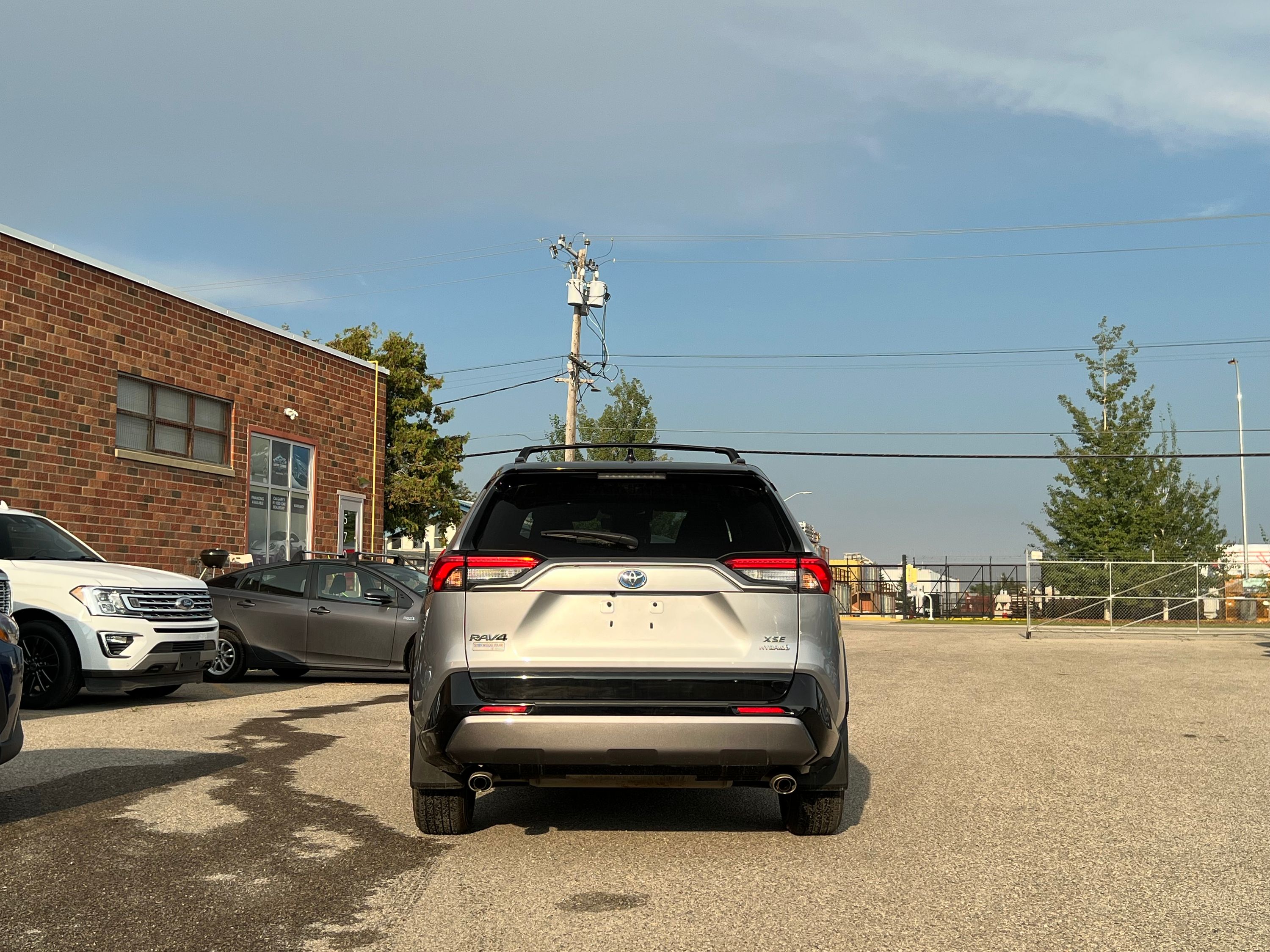 2020 Toyota RAV4 Hybrid XLE - Image 6