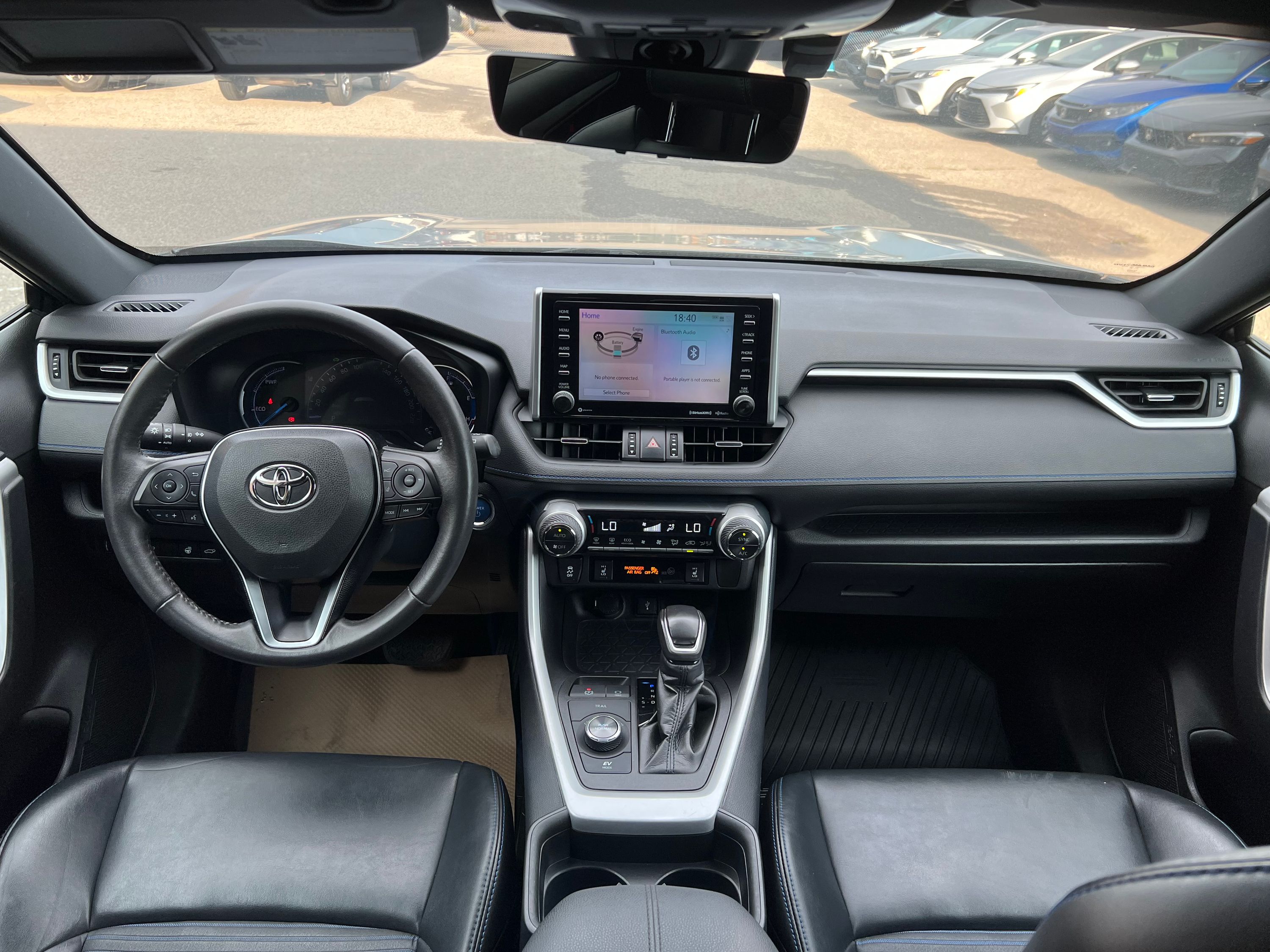 2020 Toyota RAV4 Hybrid XLE - Image 12