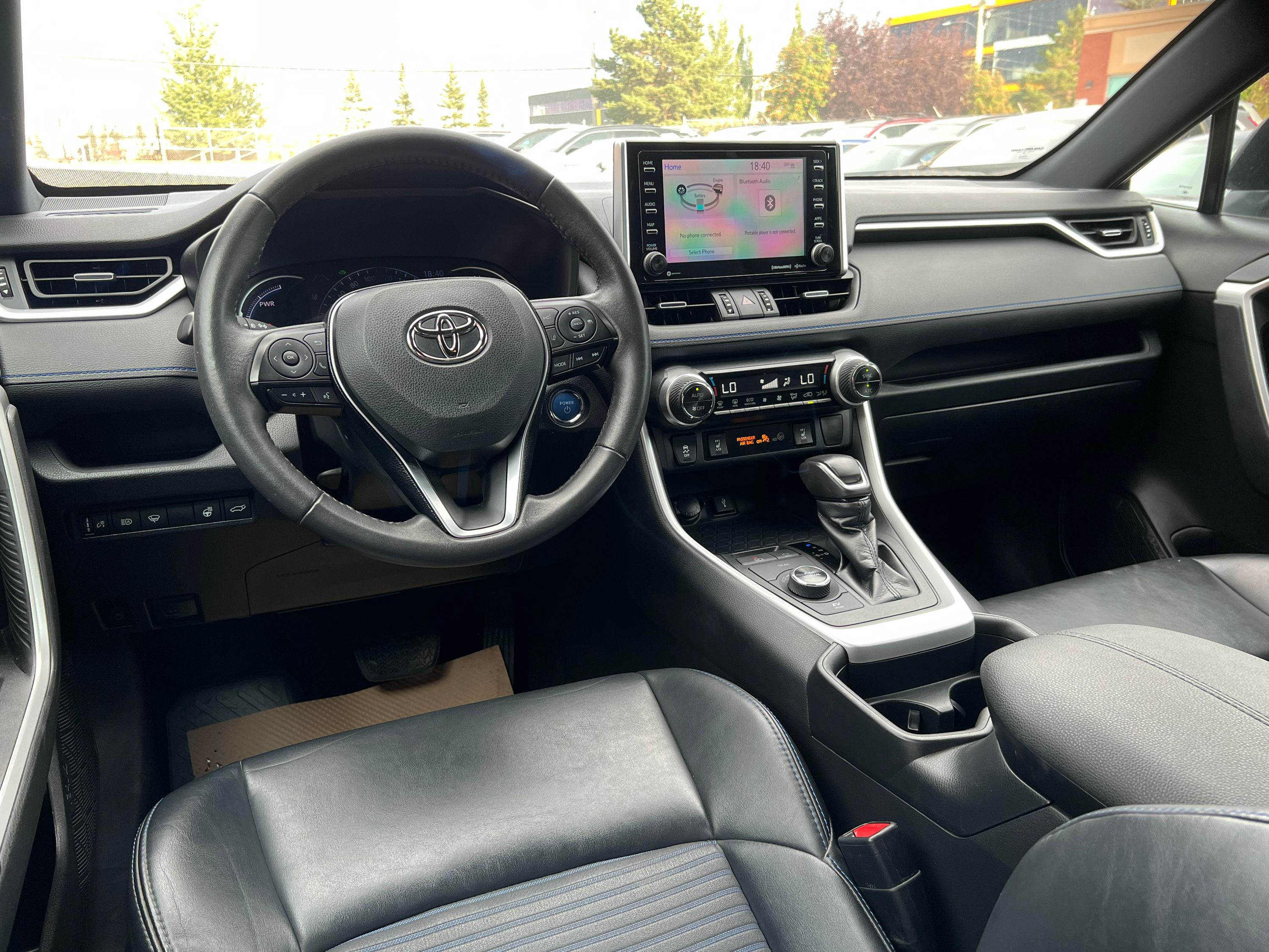 2020 Toyota RAV4 Hybrid XLE - Image 11