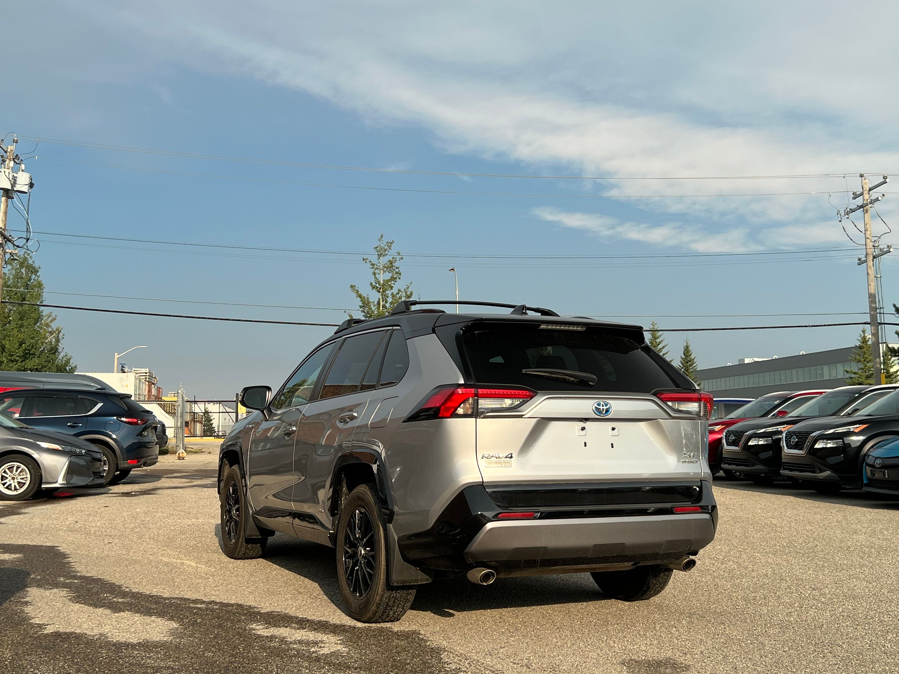 2020 Toyota RAV4 Hybrid XLE - Image 5