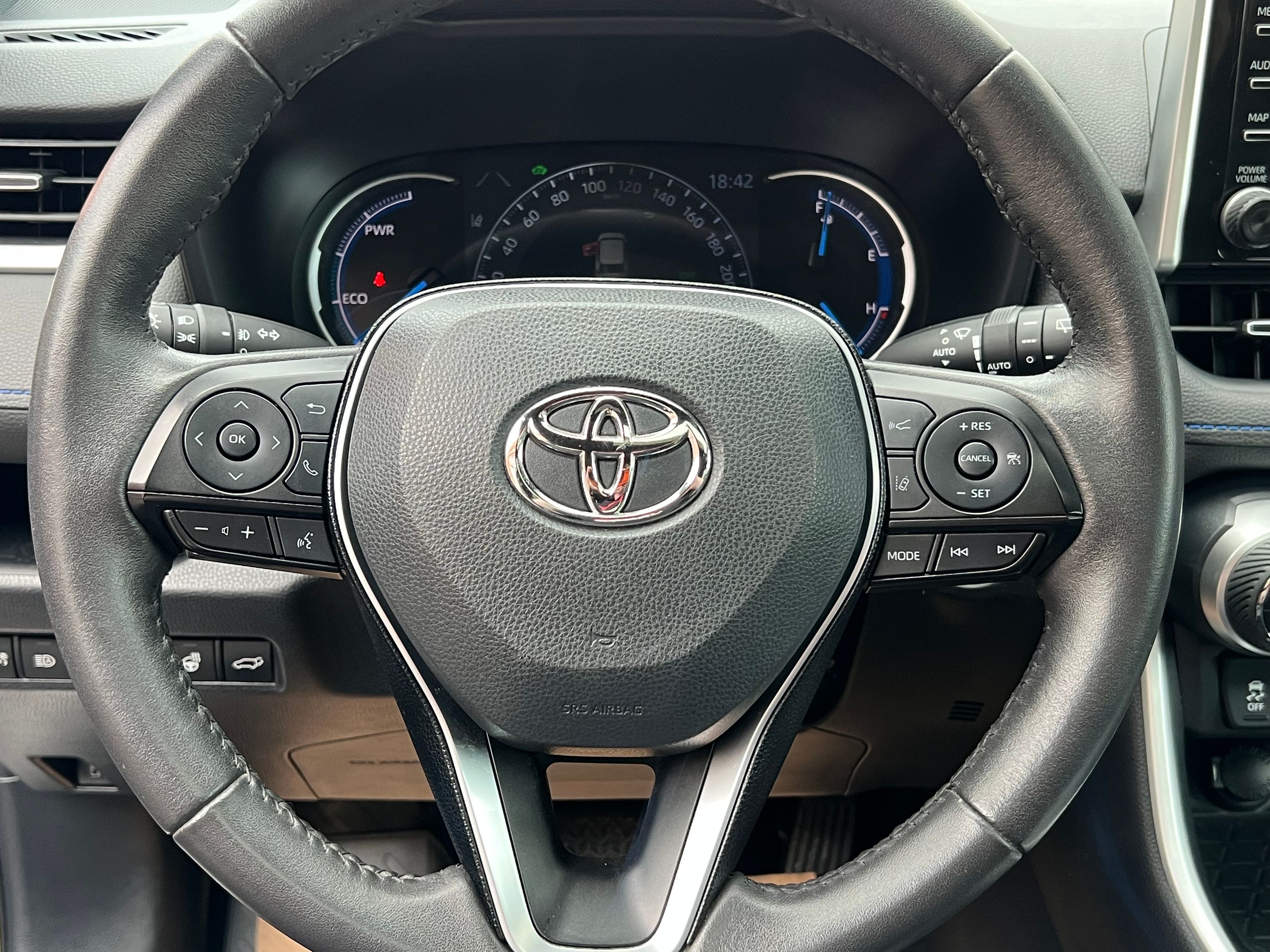 2020 Toyota RAV4 Hybrid XLE - Image 15