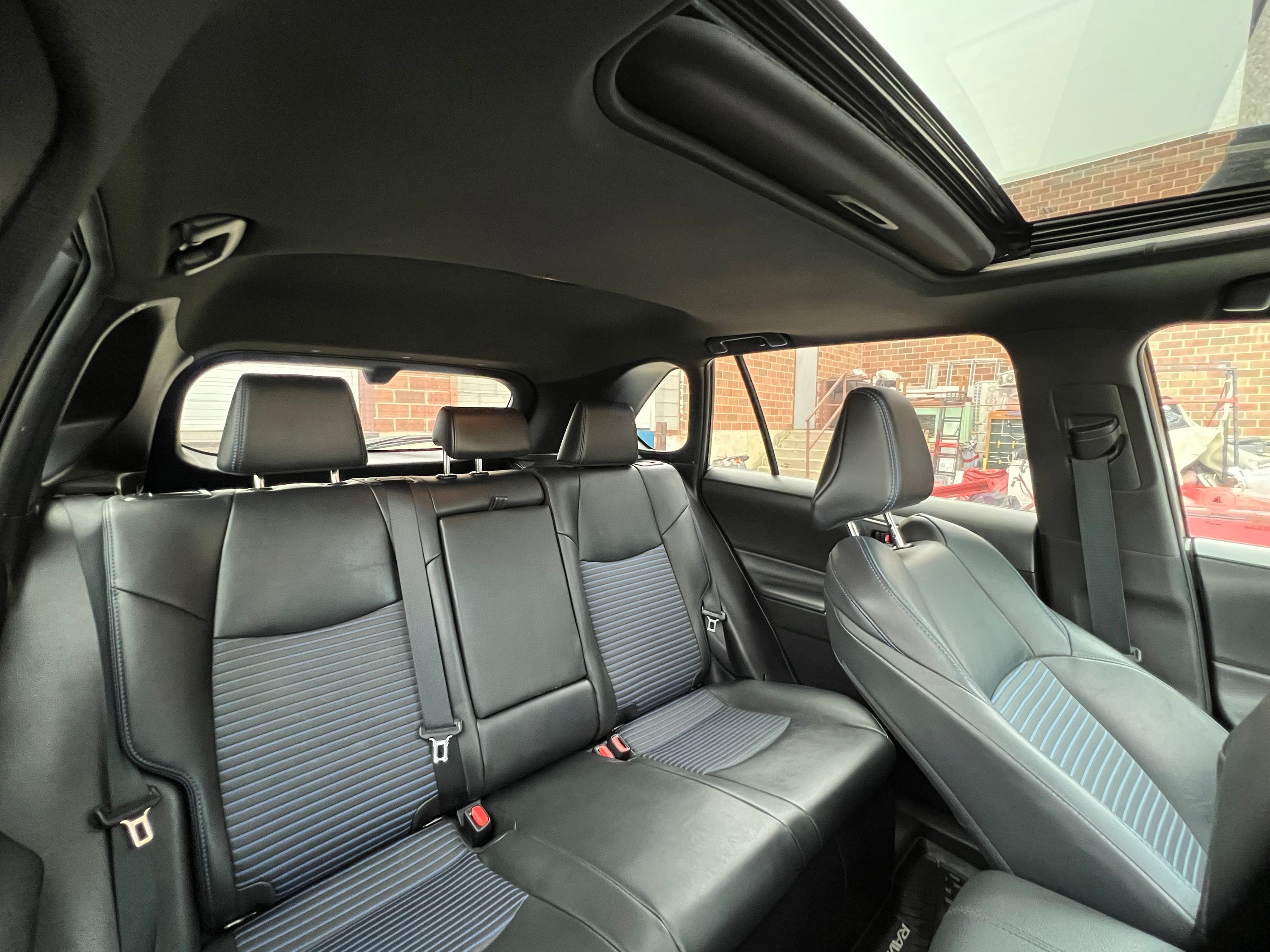 2020 Toyota RAV4 Hybrid XLE - Image 14