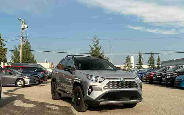 2020 Toyota RAV4 Hybrid XLE - Request more images