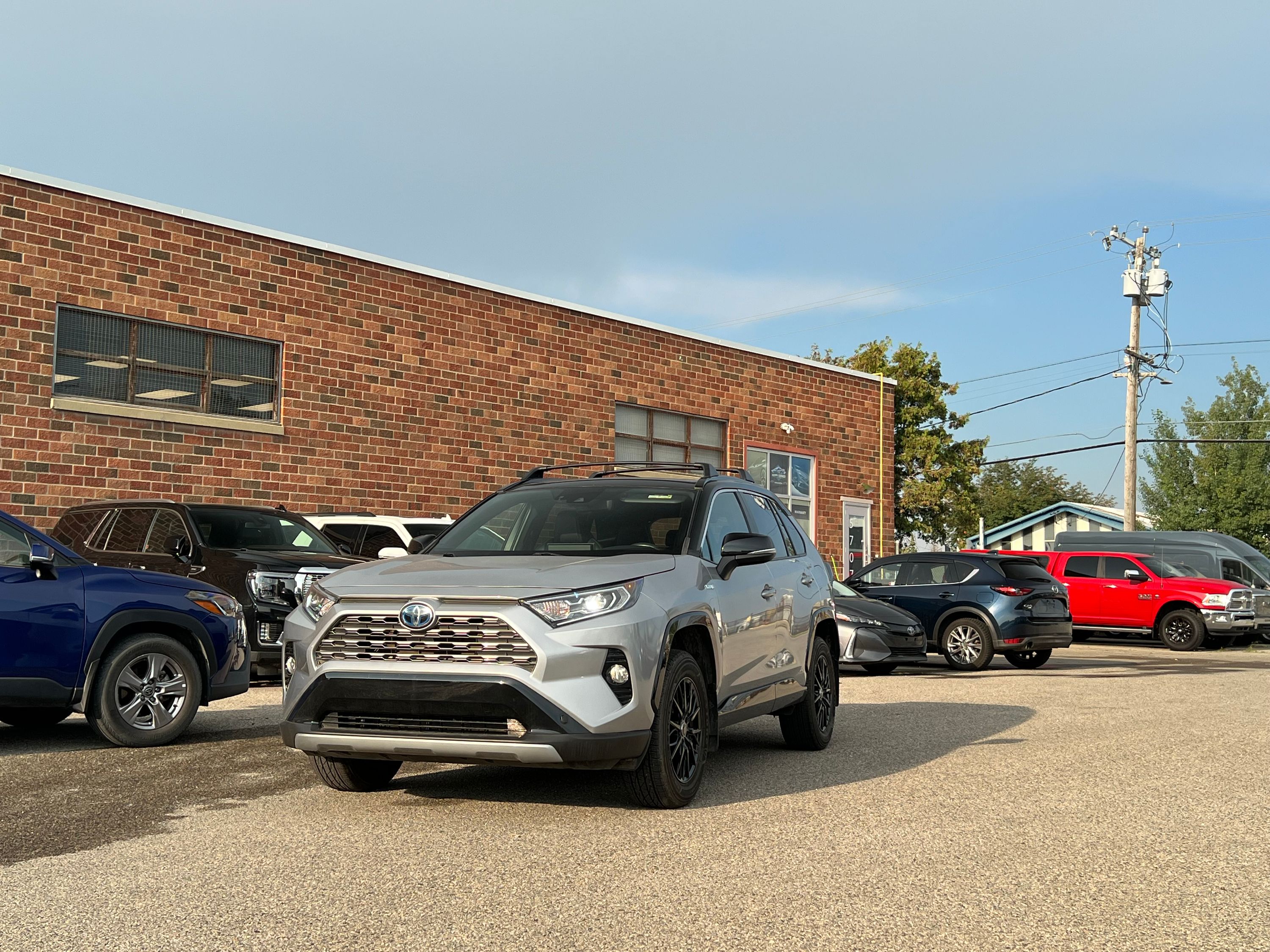 2020 Toyota RAV4 Hybrid XLE - Image 3