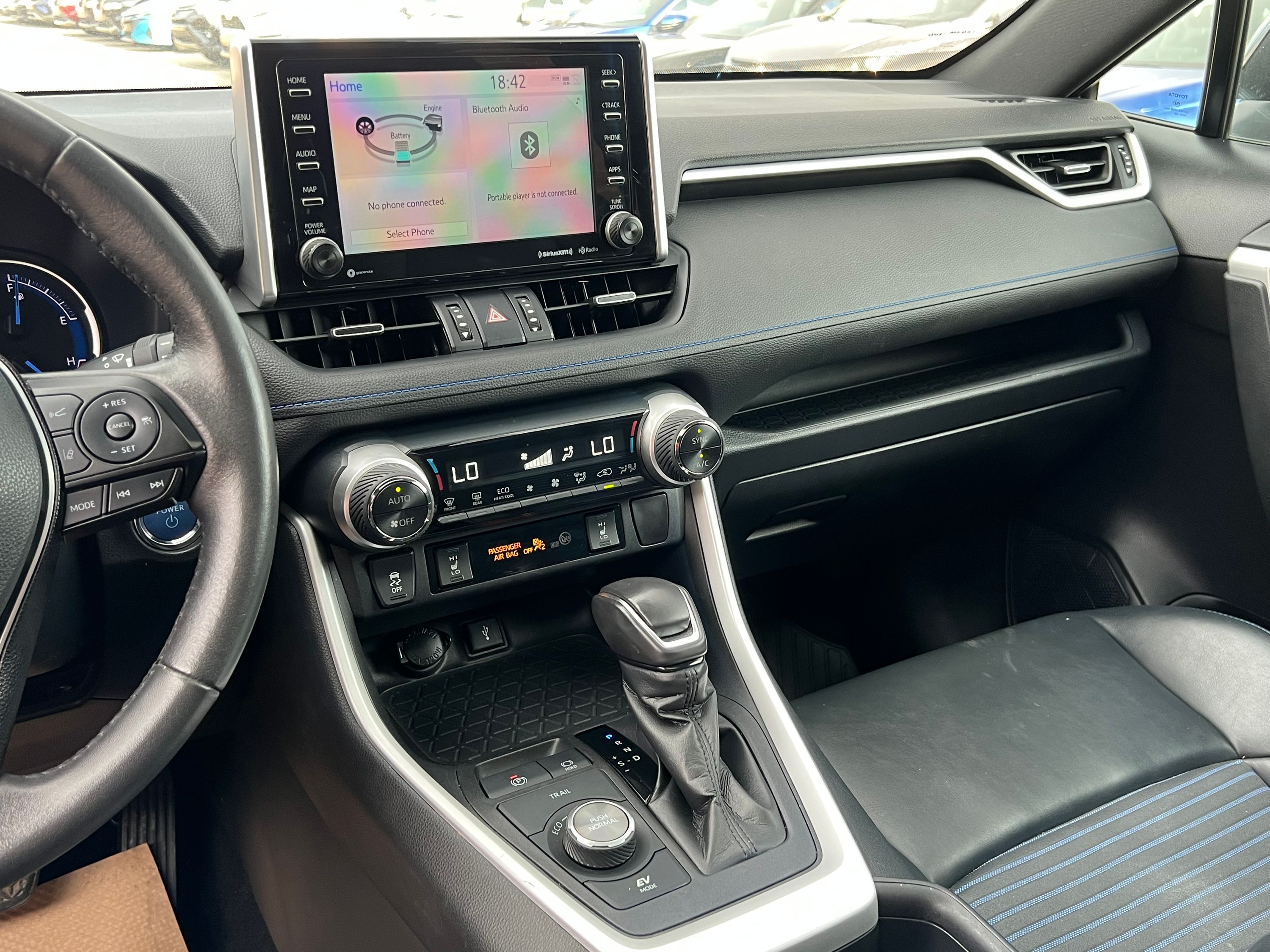 2020 Toyota RAV4 Hybrid XLE - Image 18