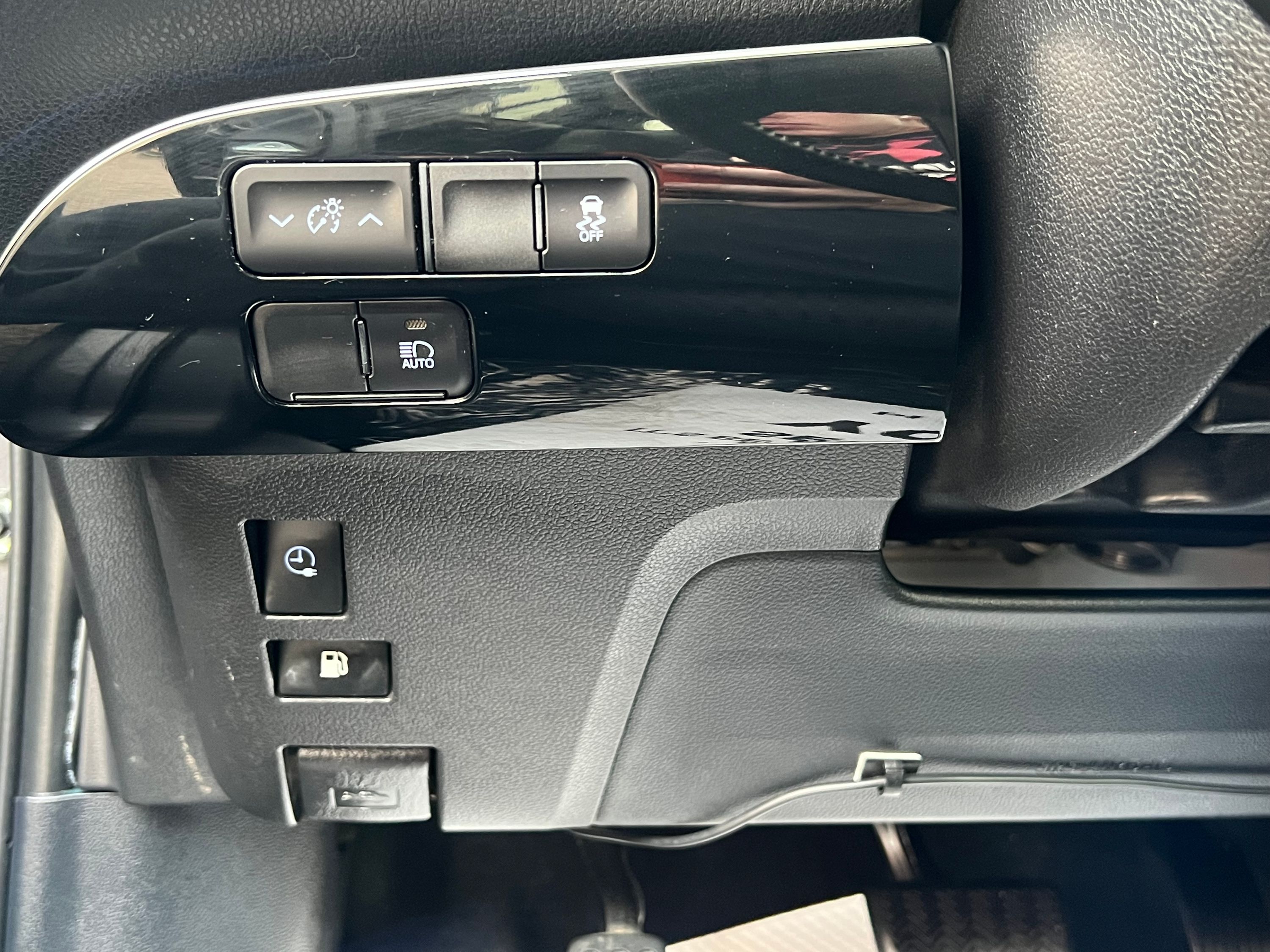 2022 Toyota Prius Prime XLE - Image 15