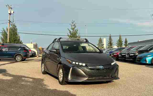 2022 Toyota Prius Prime XLE - Request more images
