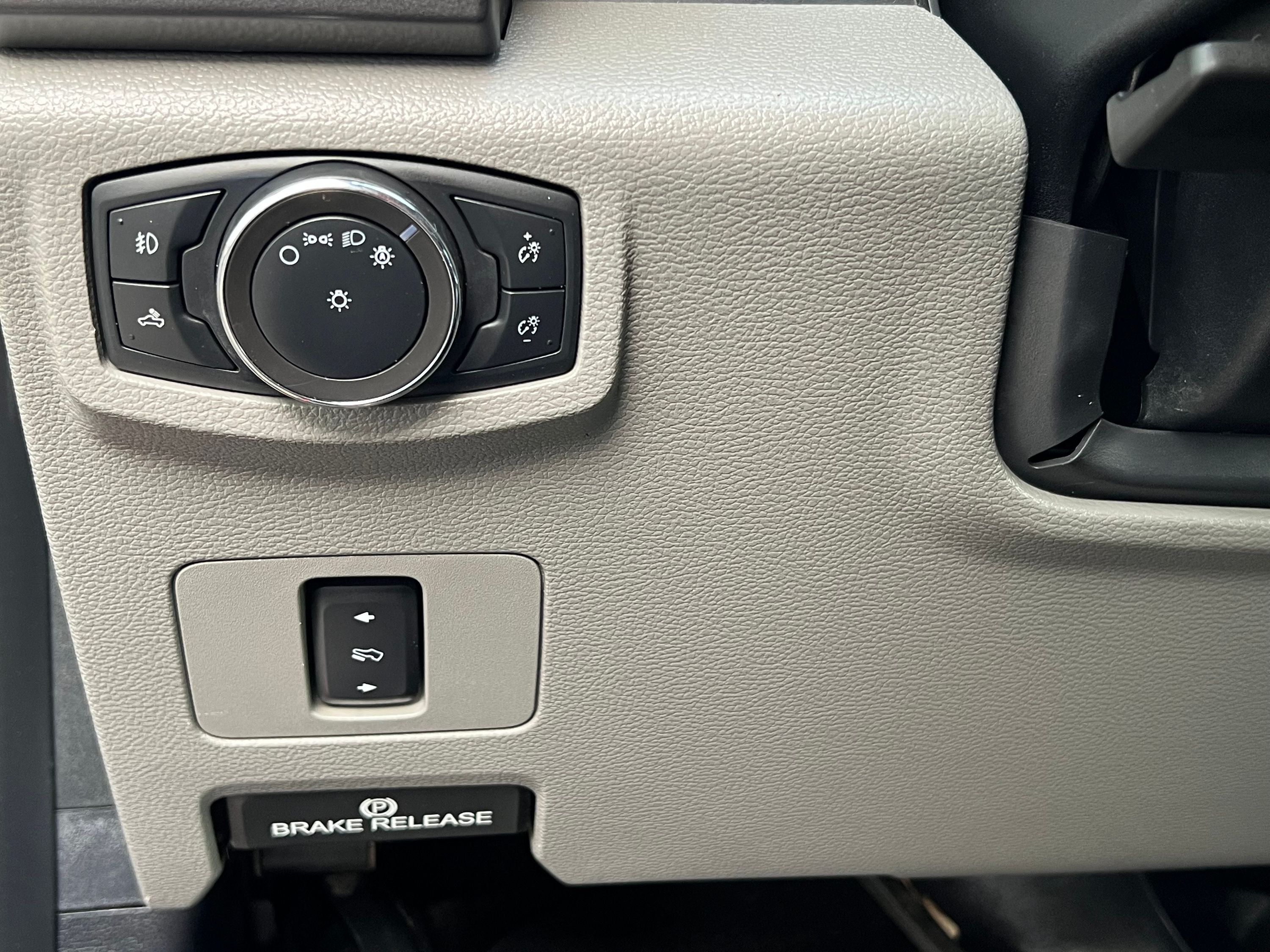 2020 Ford F-350 Super Duty XLT - Image 17