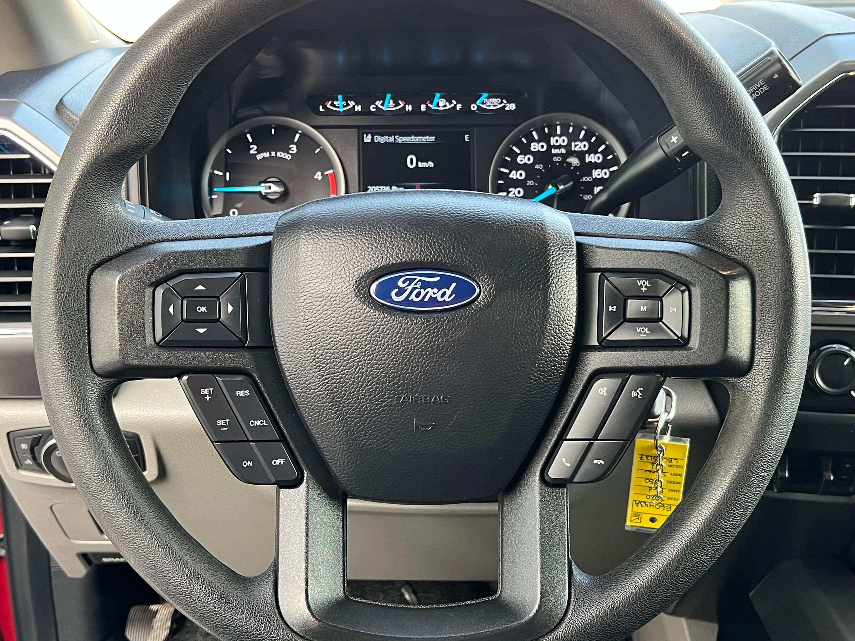 2020 Ford F-350 Super Duty XLT - Image 15
