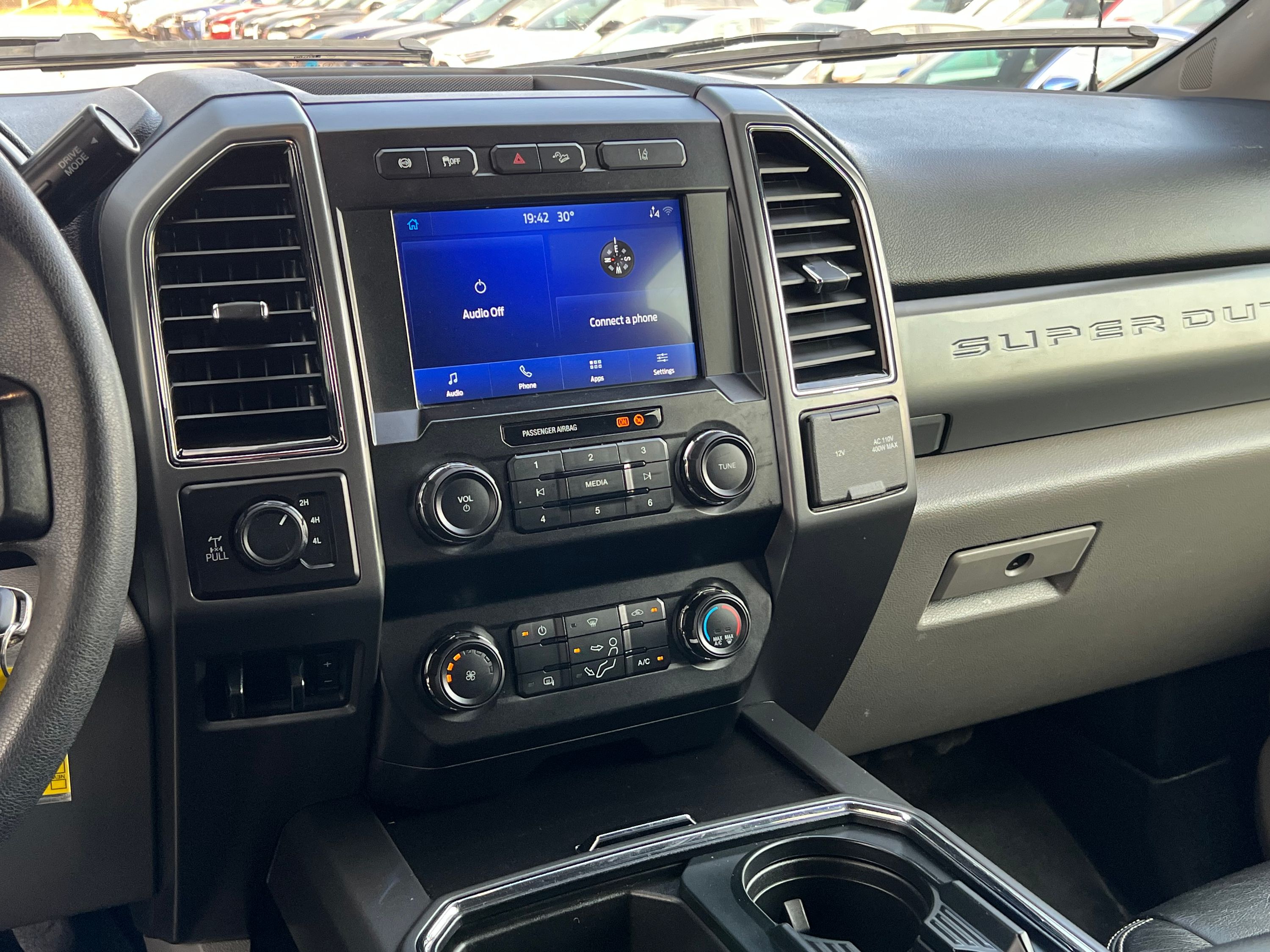 2020 Ford F-350 Super Duty XLT - Image 18