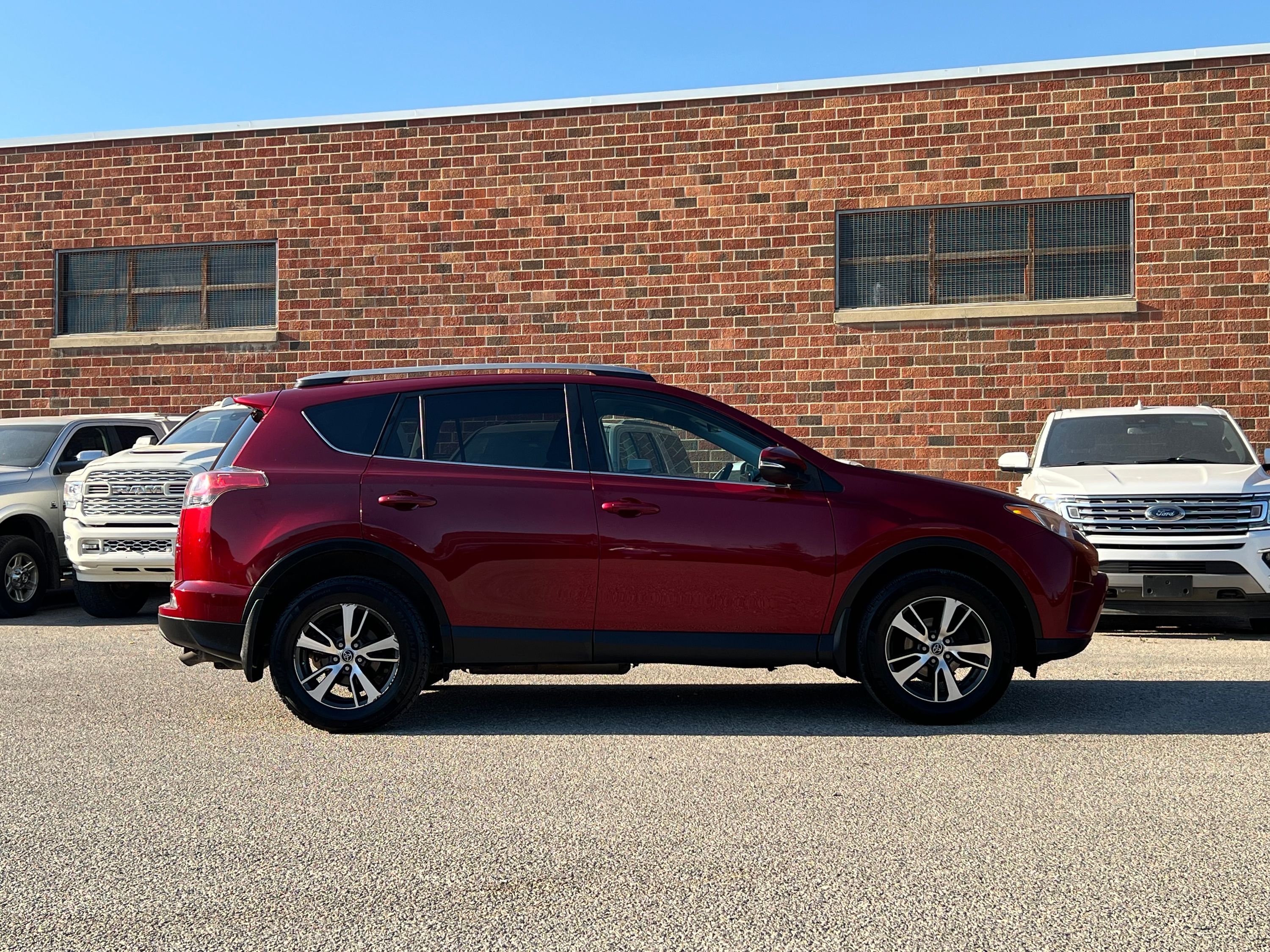 2018 Toyota RAV4 - Image 8