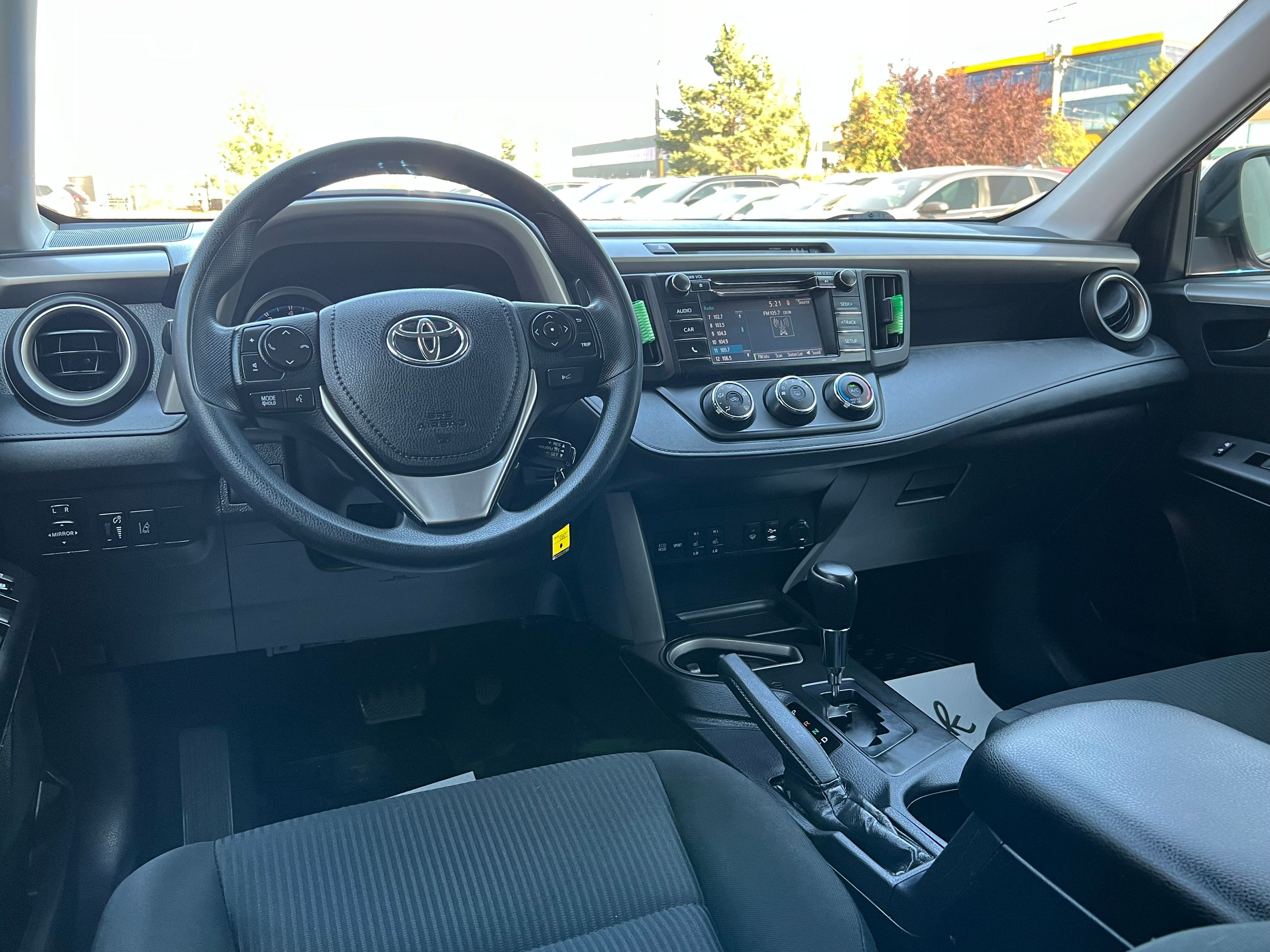 2018 Toyota RAV4 - Image 11
