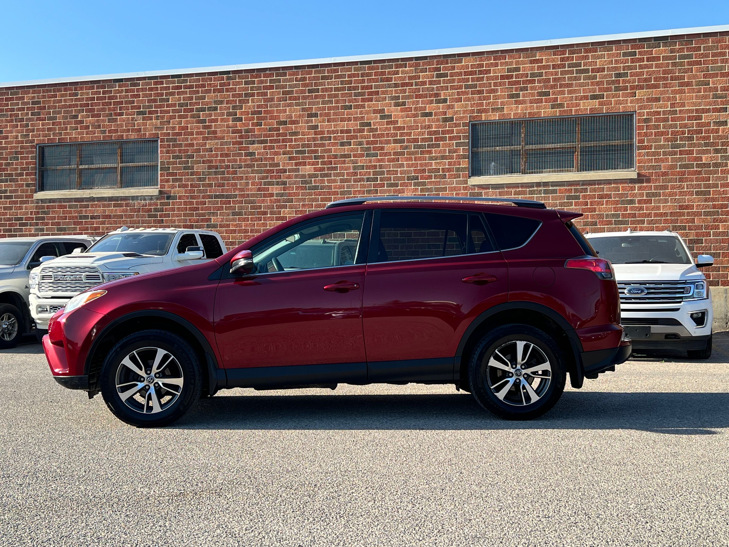 2018 Toyota RAV4 - Image 4