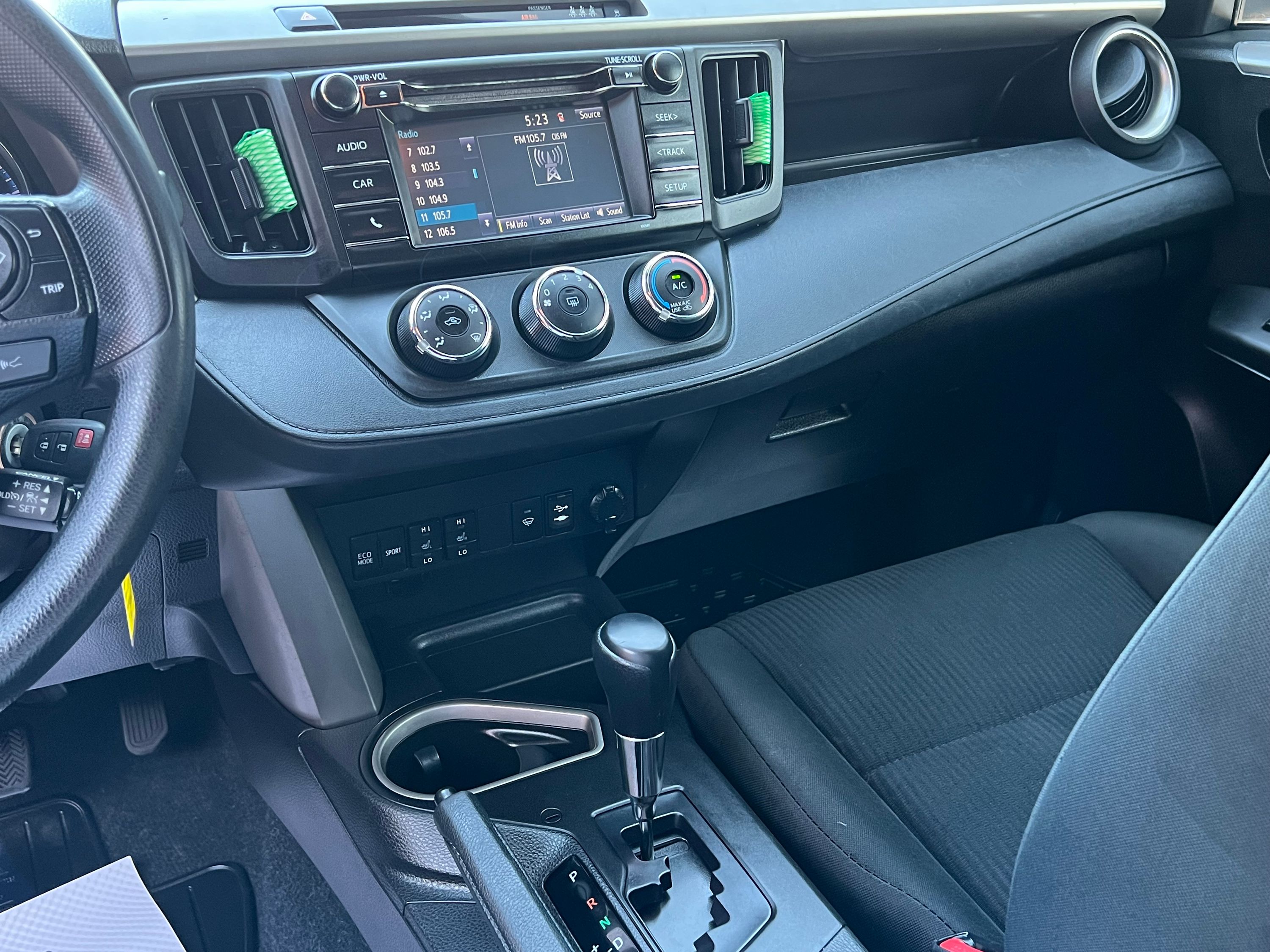2018 Toyota RAV4 - Image 18