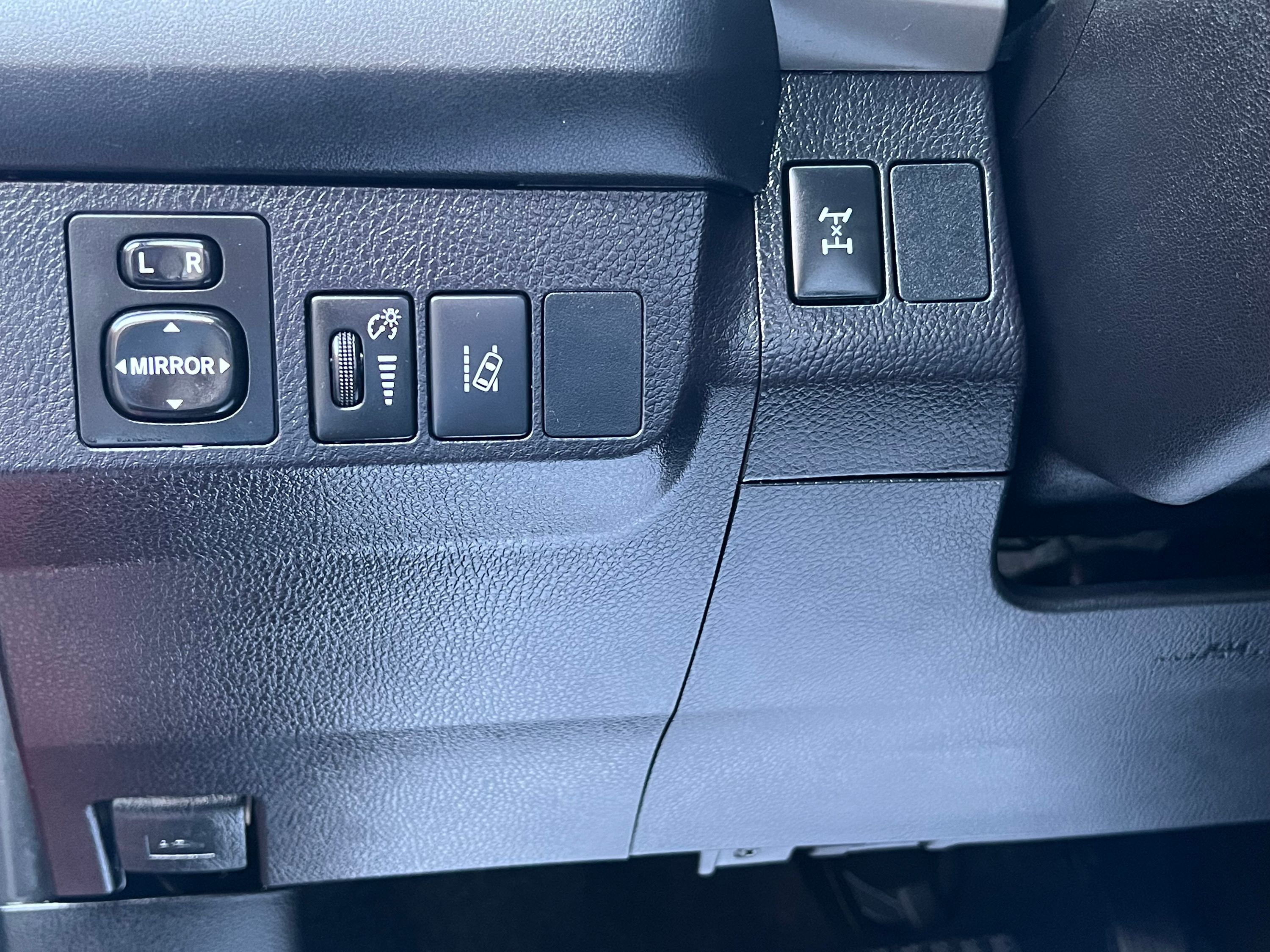 2018 Toyota RAV4 - Image 17