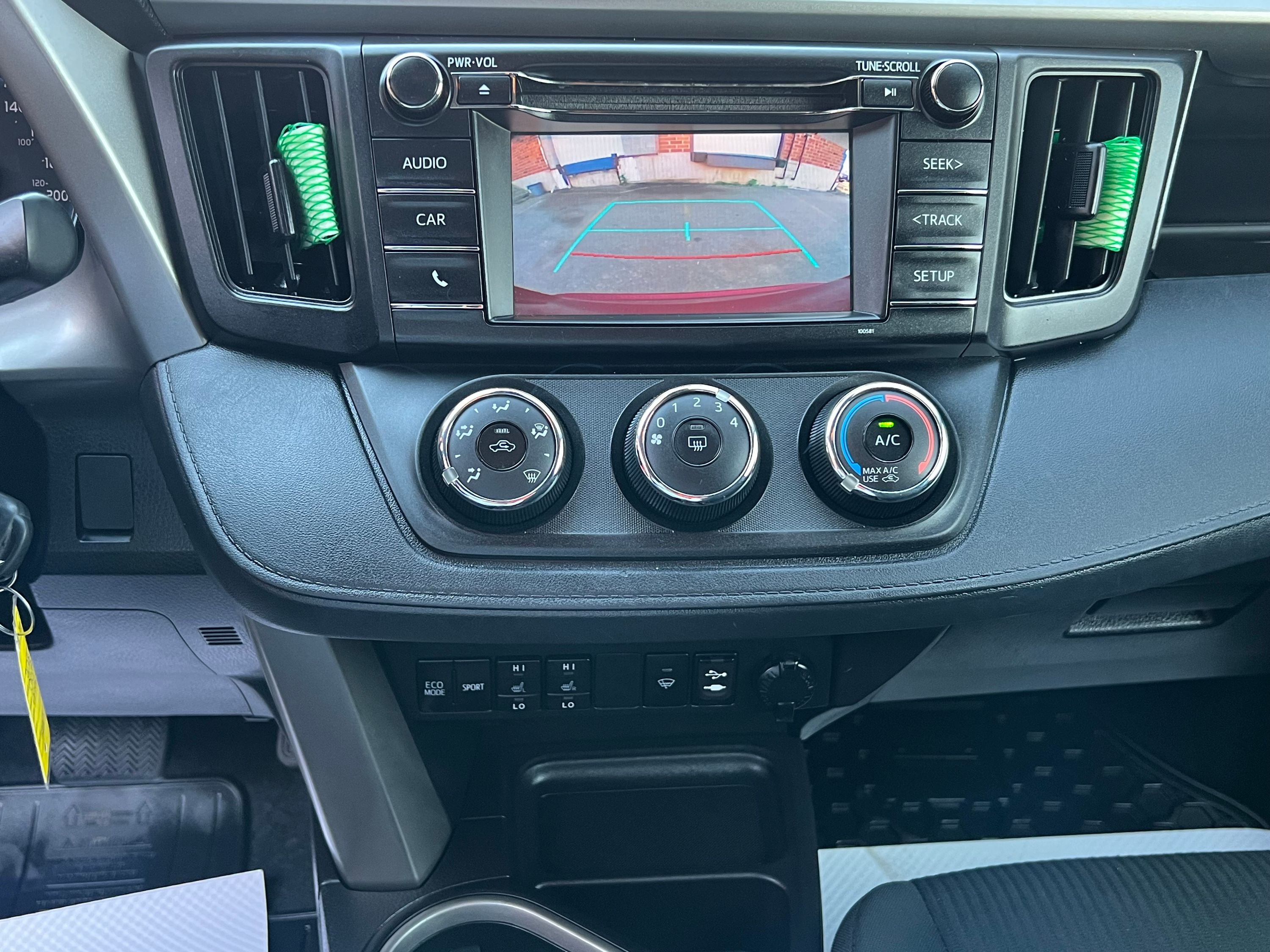 2018 Toyota RAV4 - Image 19