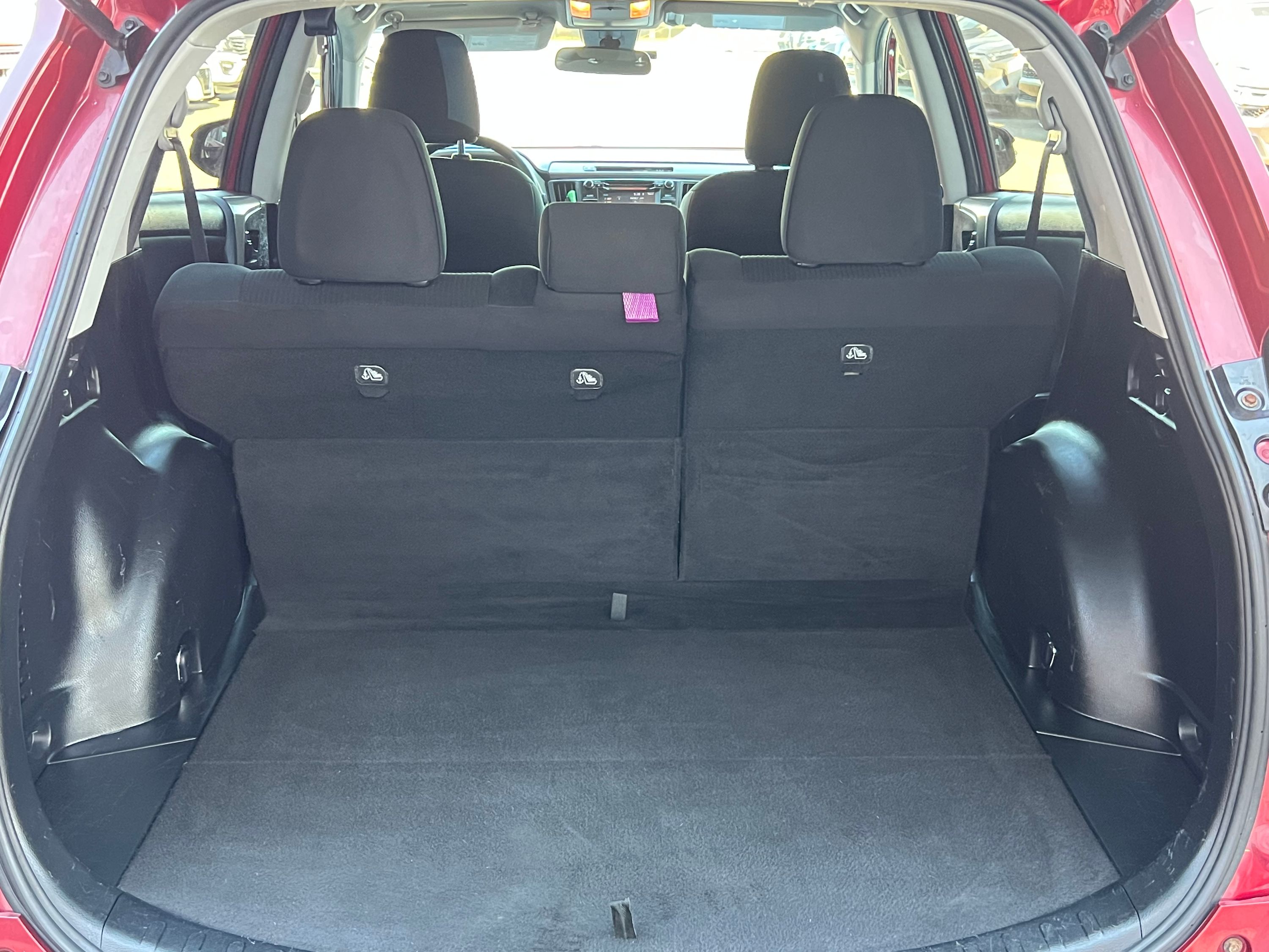 2018 Toyota RAV4 - Image 10