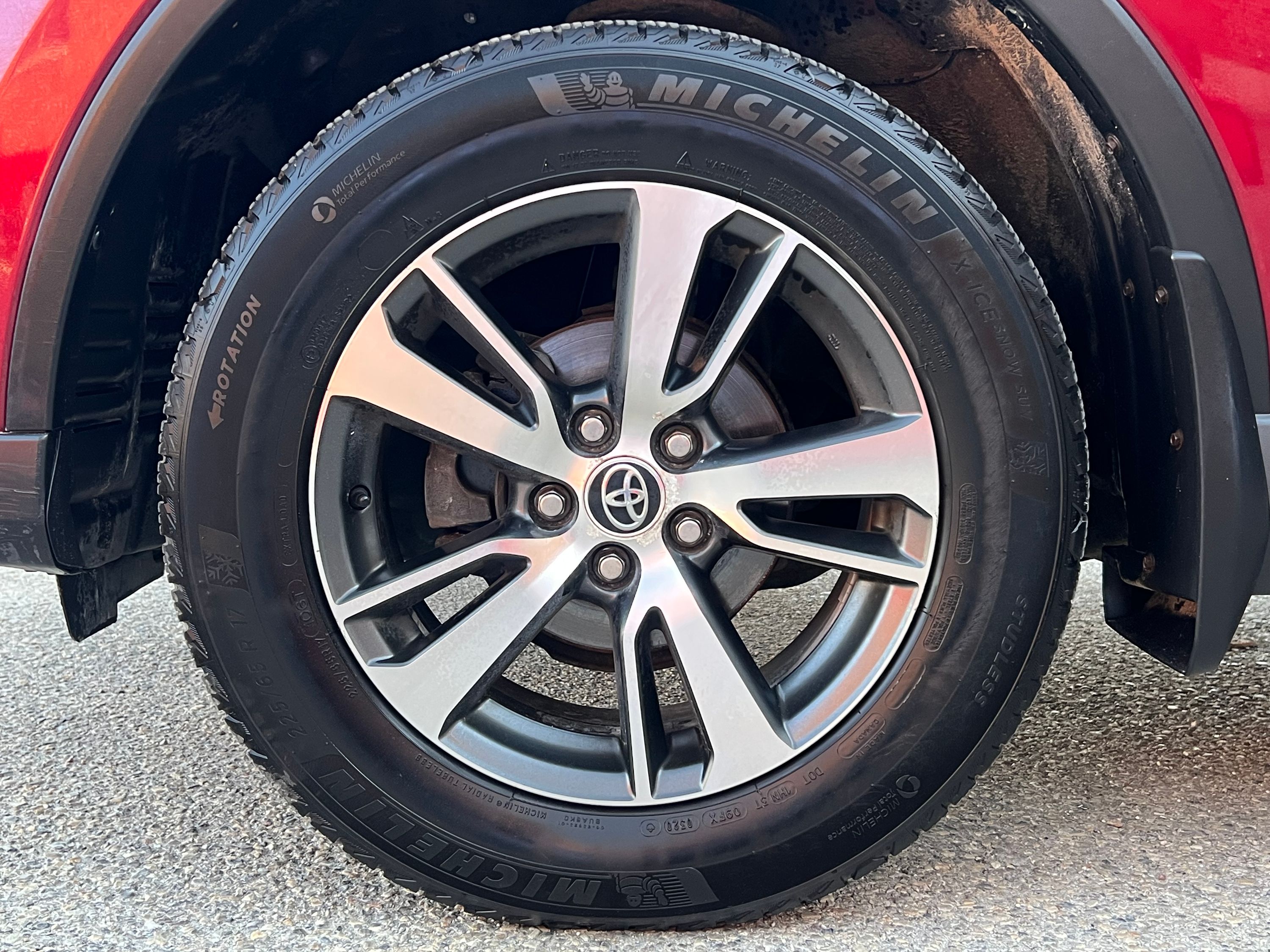 2018 Toyota RAV4 - Image 9