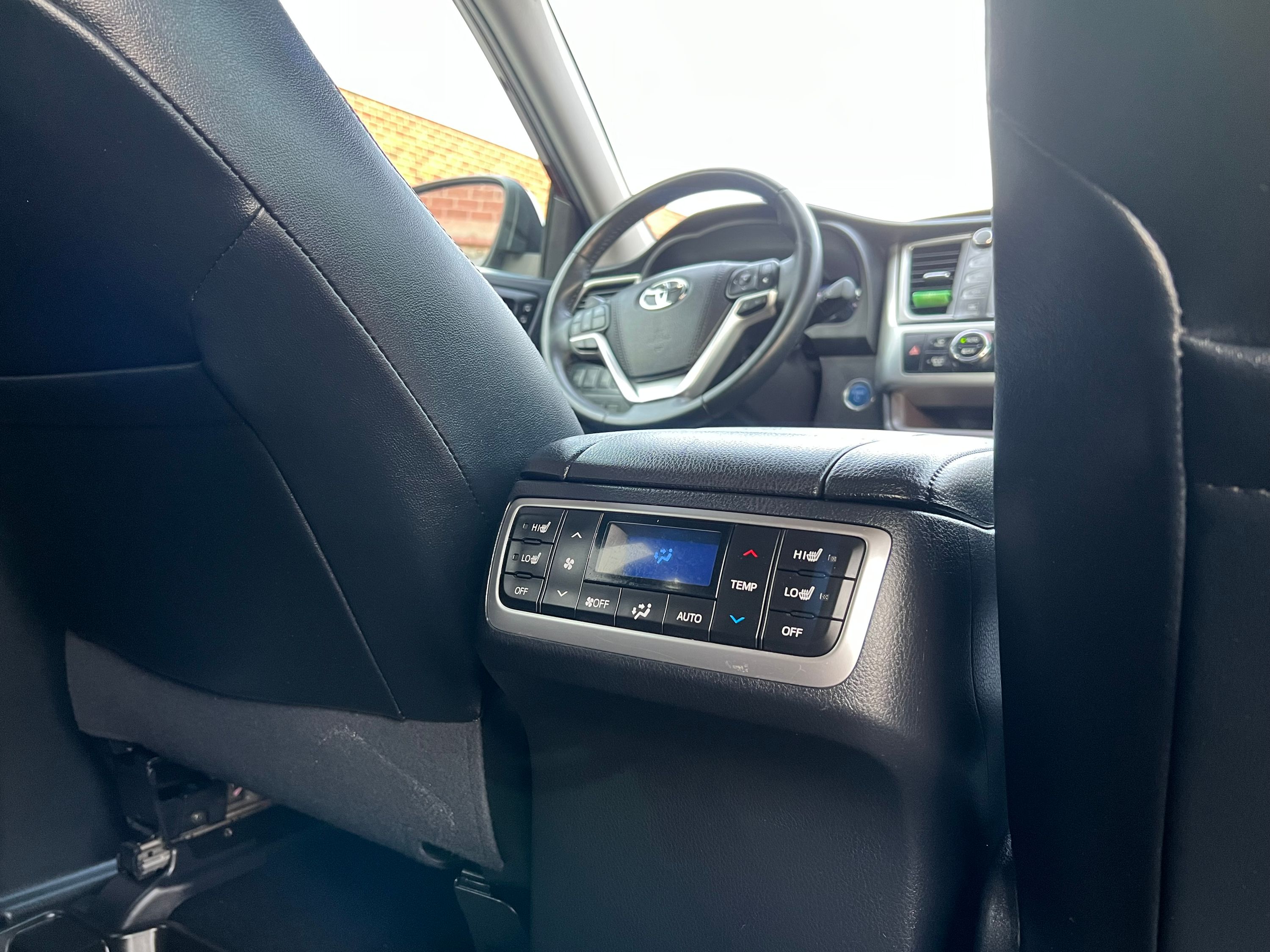 2019 Toyota Highlander Hybrid Limited - Image 13