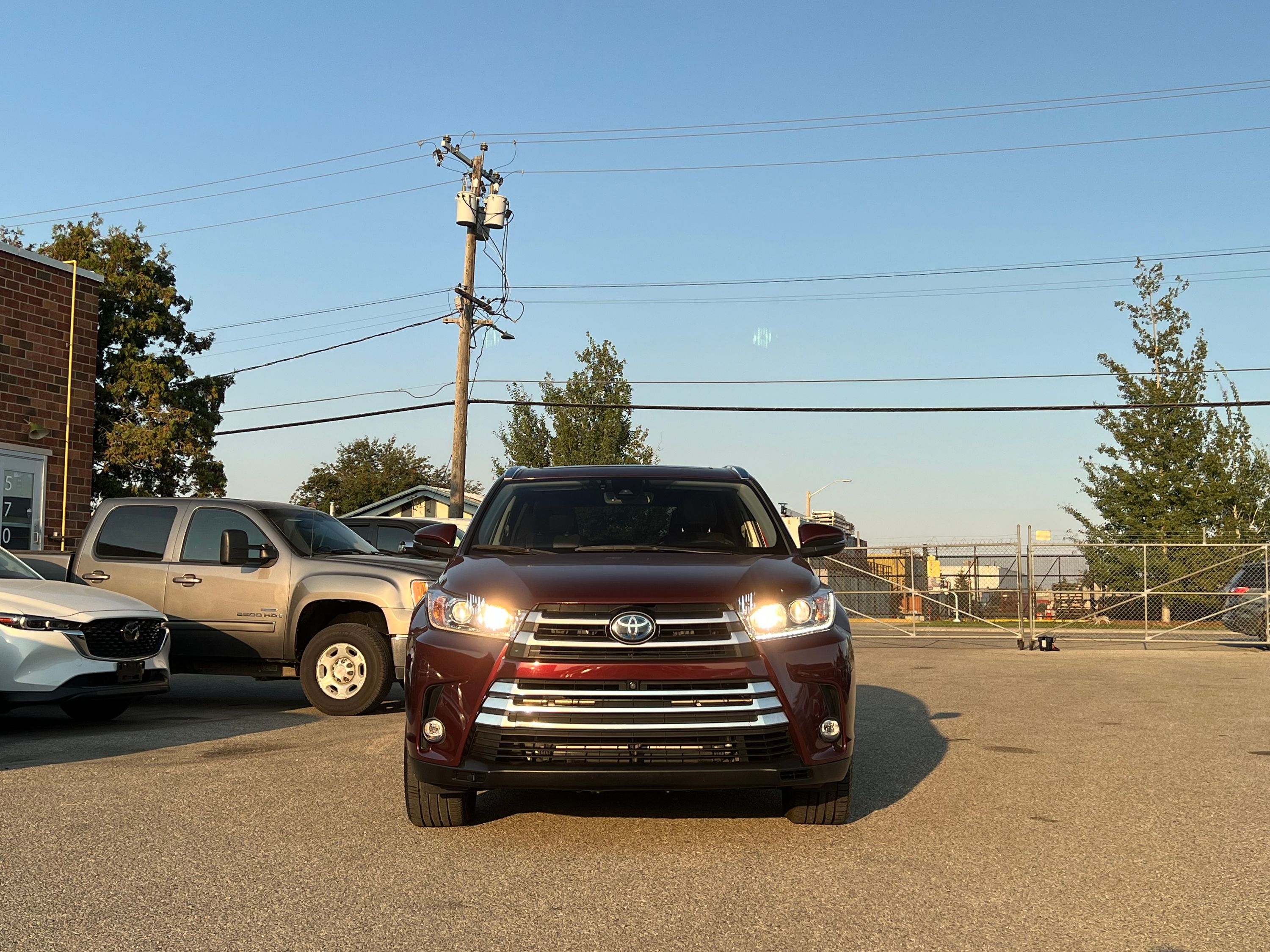 2019 Toyota Highlander Hybrid Limited - Image 2