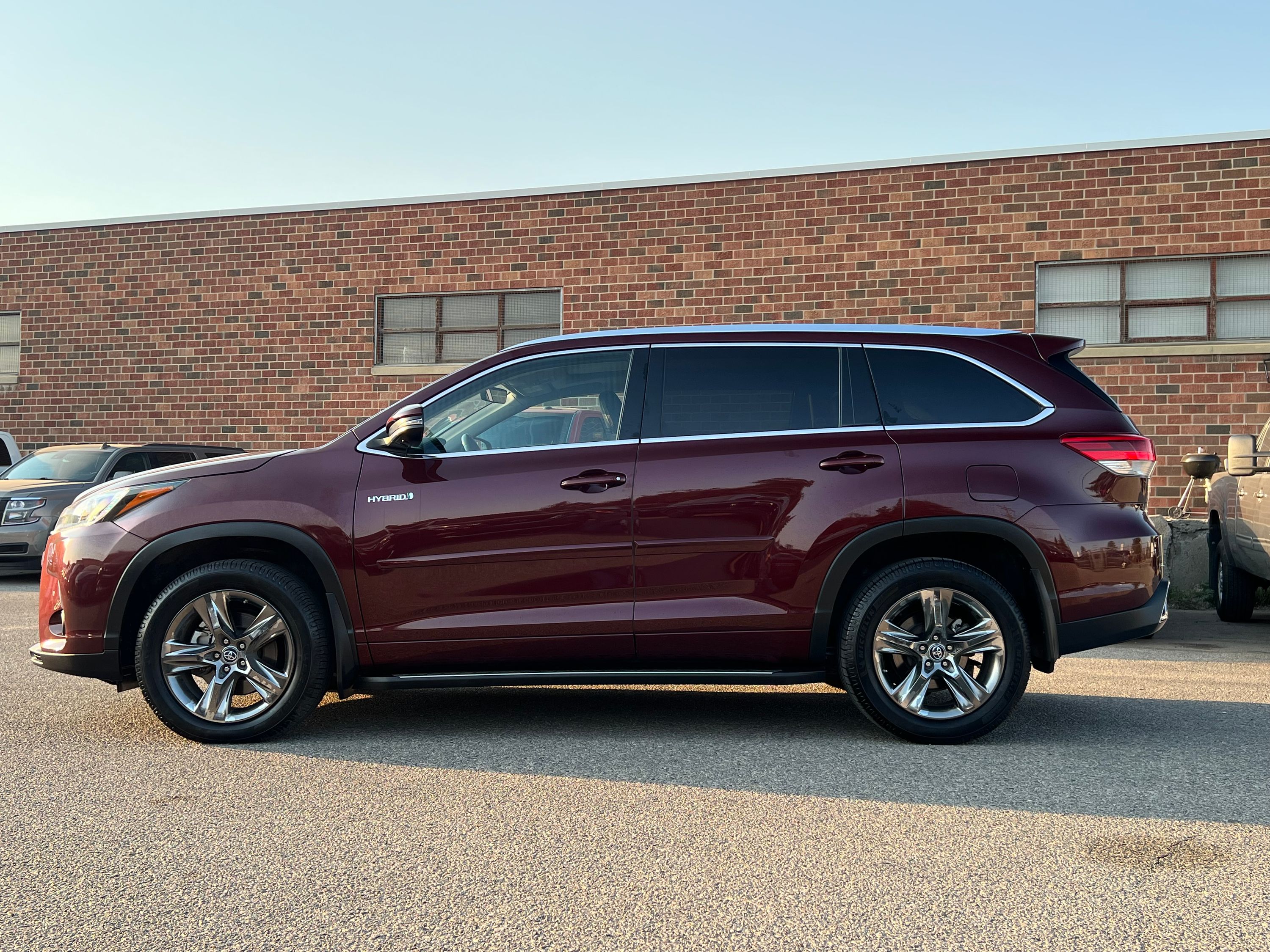 2019 Toyota Highlander Hybrid Limited - Image 4
