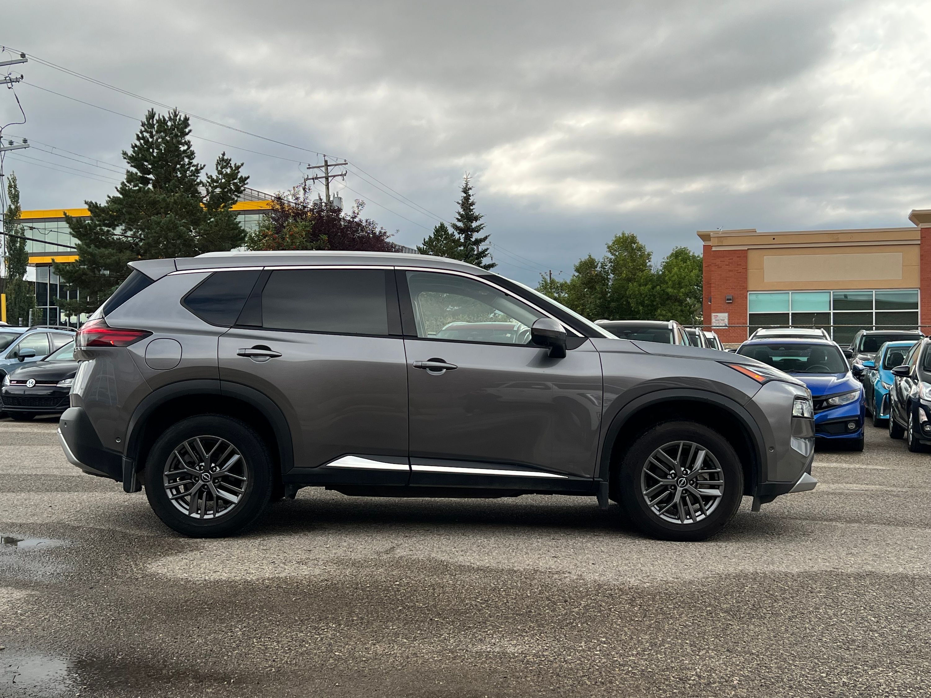 2023 Nissan Rogue Platinum - Image 8