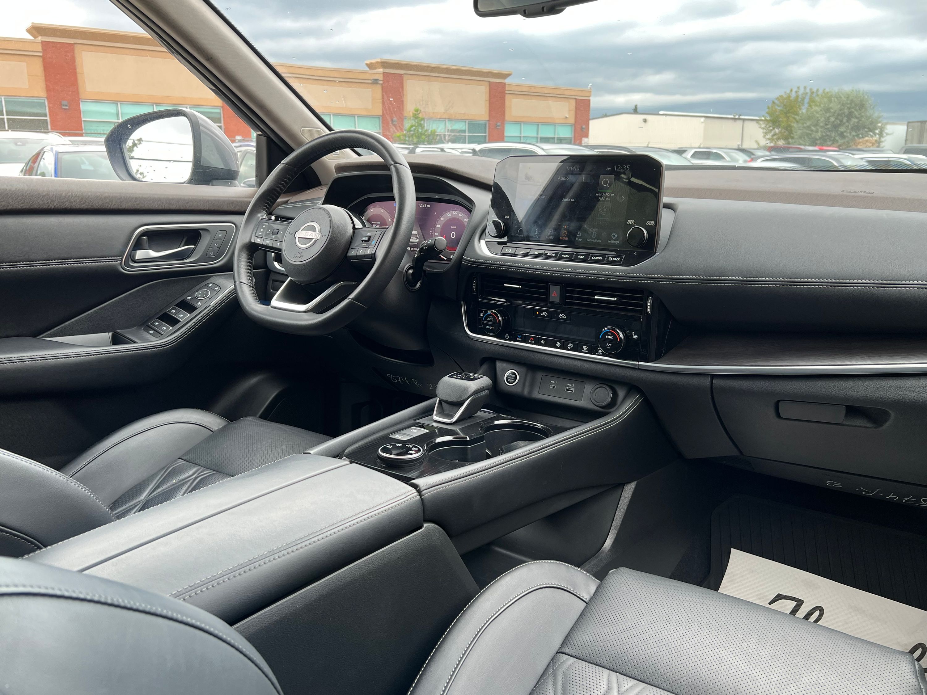 2023 Nissan Rogue Platinum - Image 13