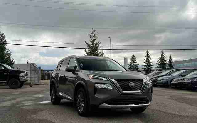 2023 Nissan Rogue Platinum - Request more images