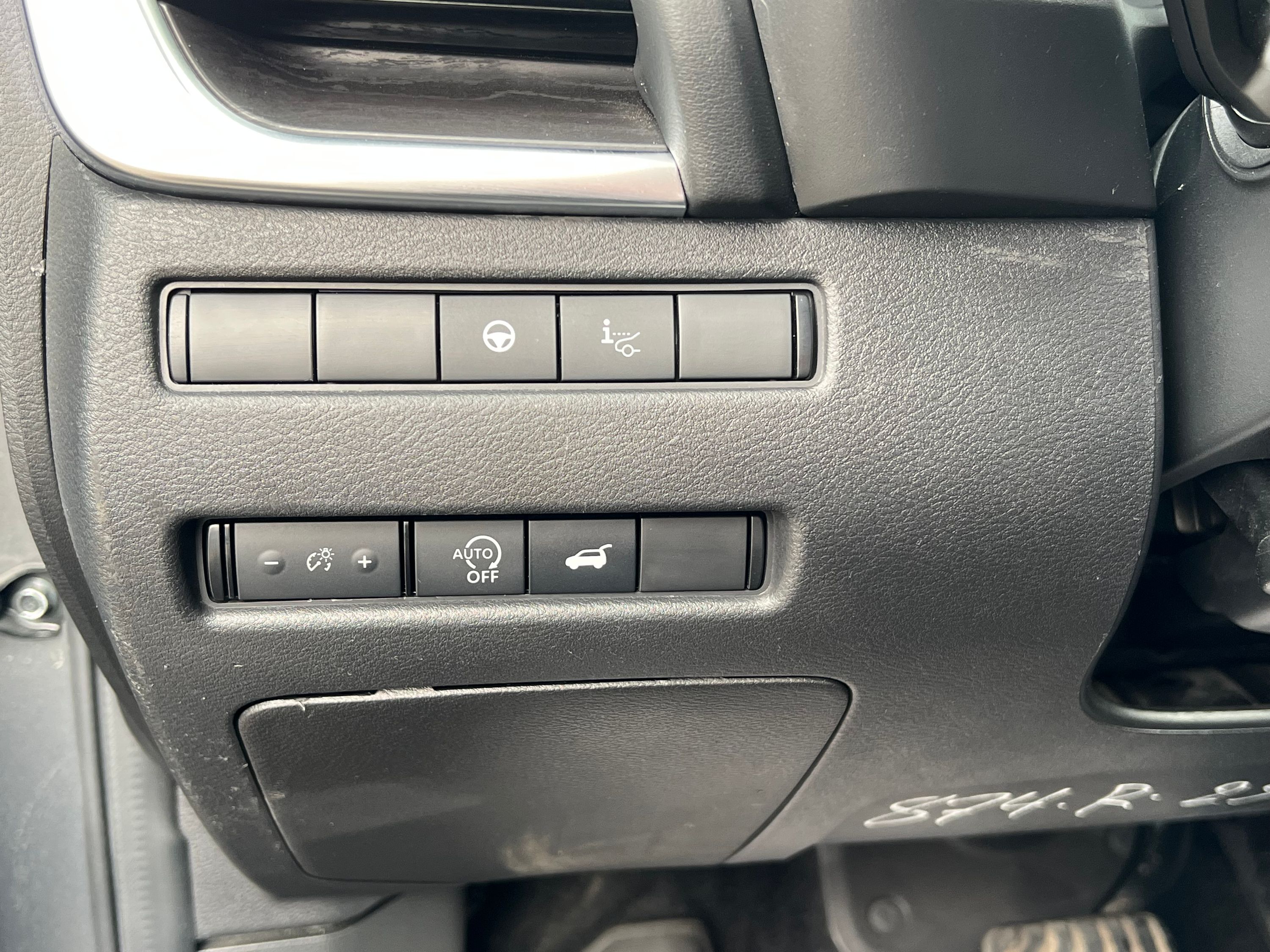 2023 Nissan Rogue Platinum - Image 17