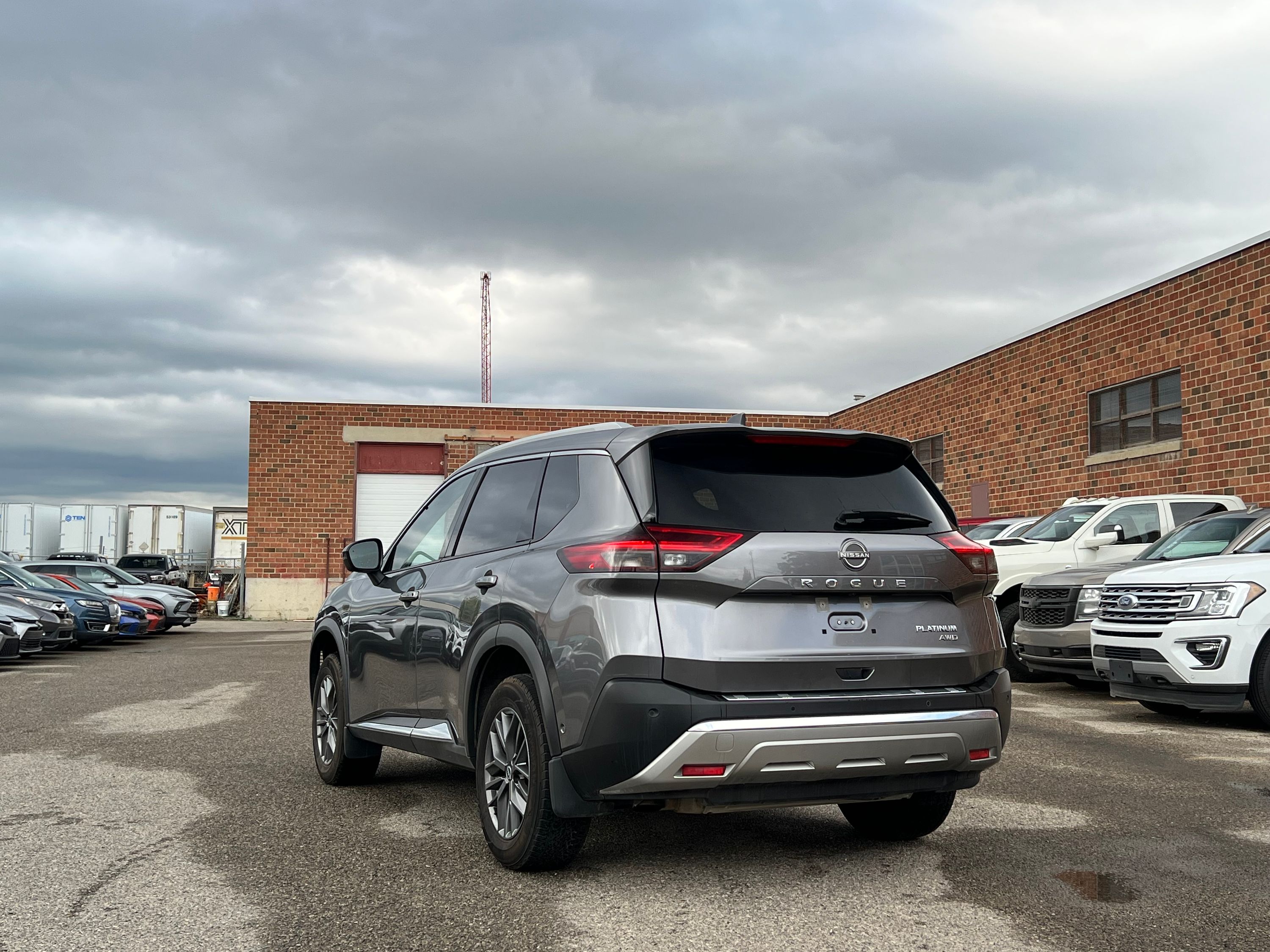 2023 Nissan Rogue Platinum - Image 5