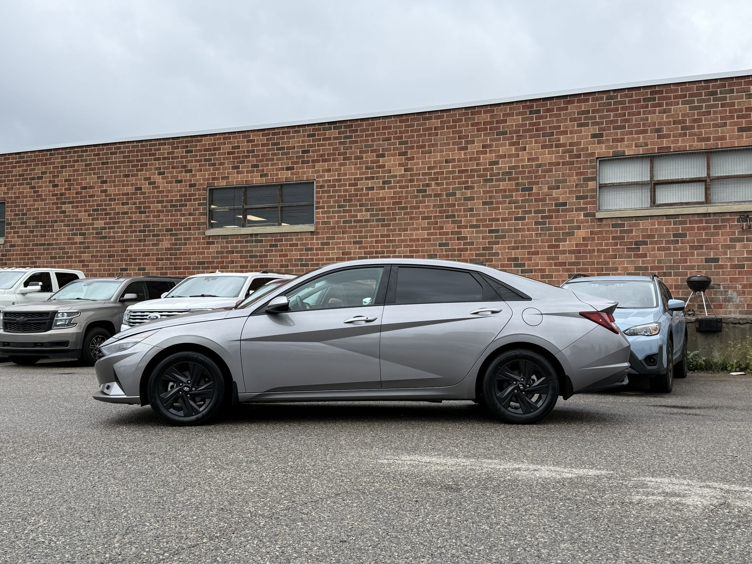 2023 Hyundai Elantra - Image 4